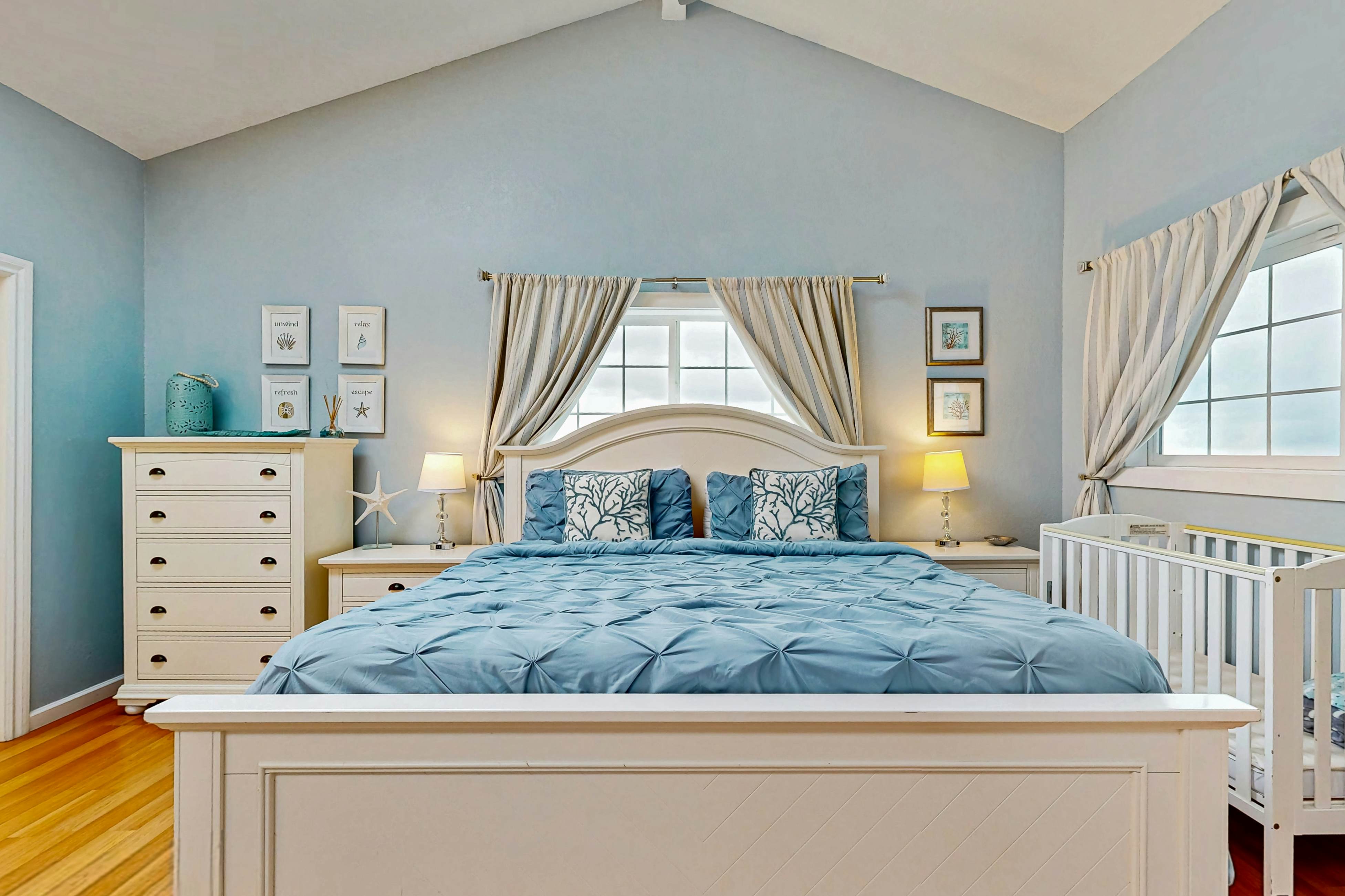 Oceanfront Home with guesthouse & beach access