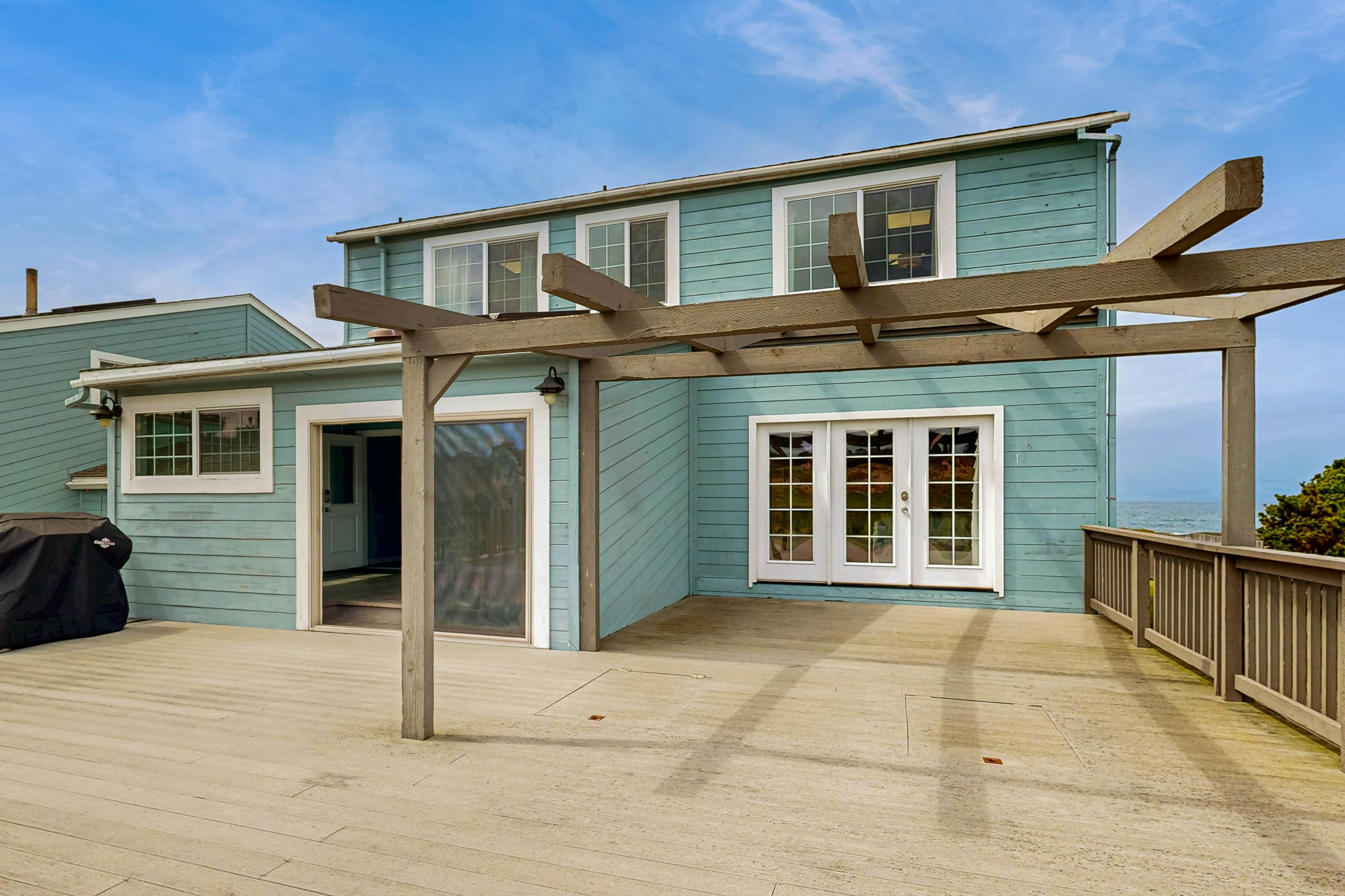 Oceanfront Home with guesthouse & beach access