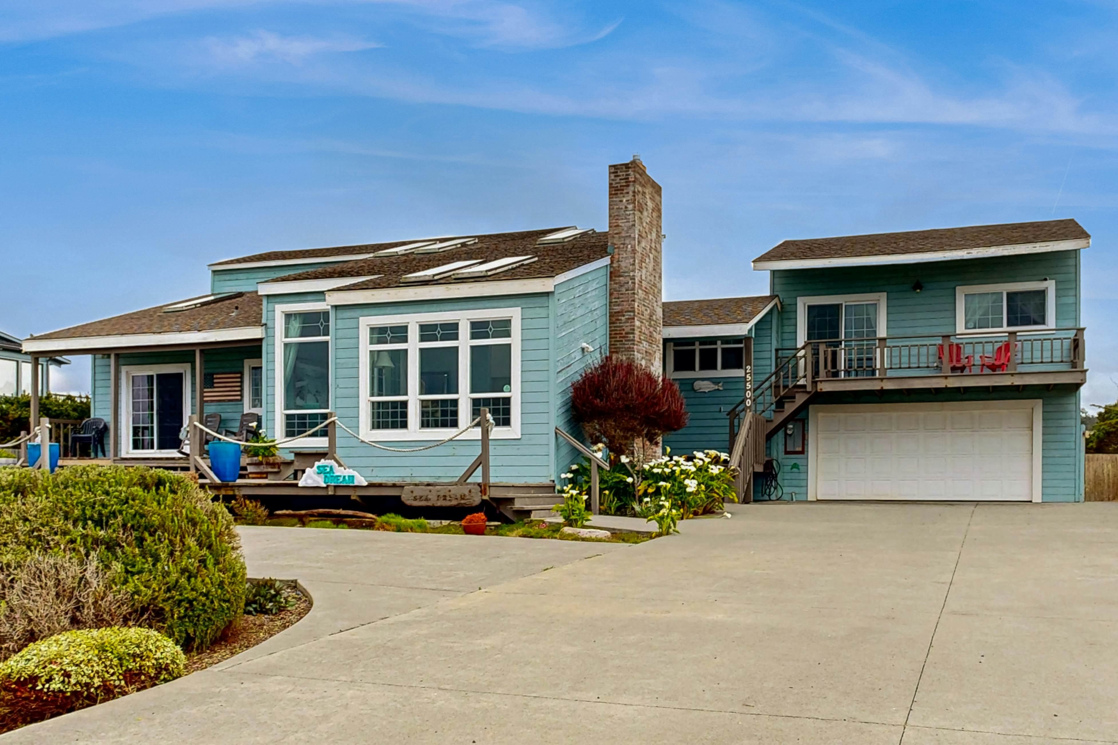 Oceanfront Home with guesthouse & beach access