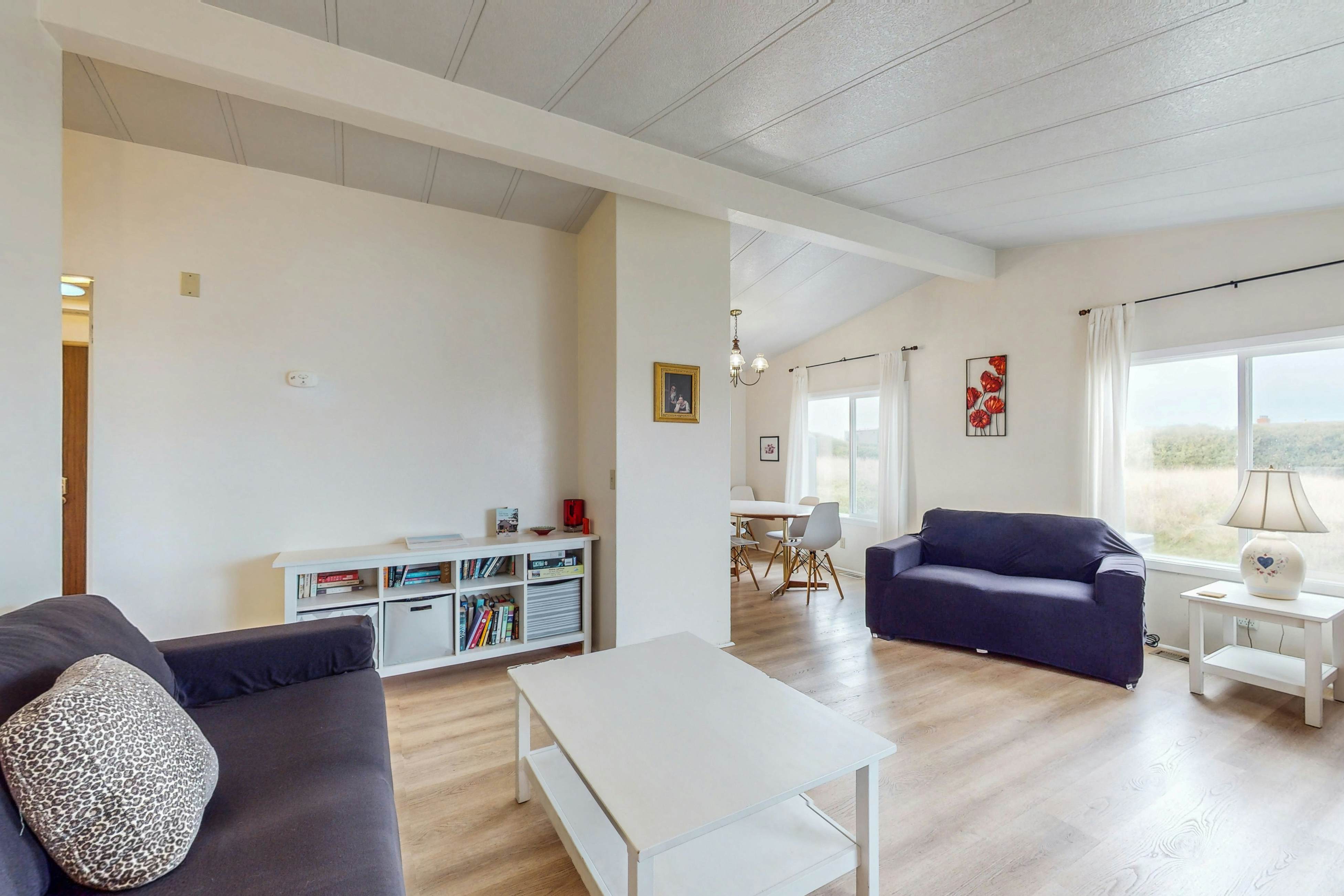 Oceanfront Getaway: Beach Access & Dog-Friendly