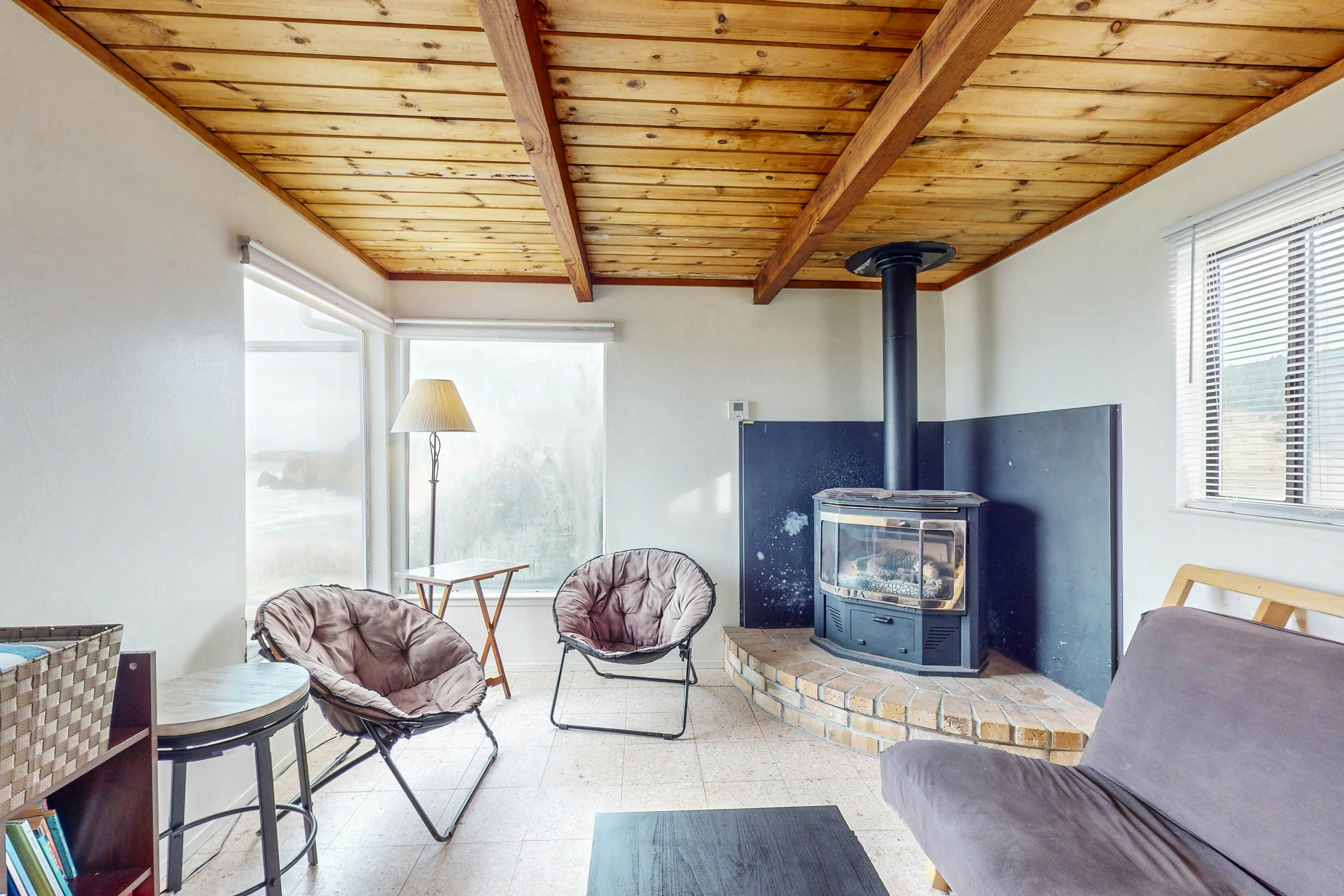 Oceanfront Getaway: Beach Access & Dog-Friendly