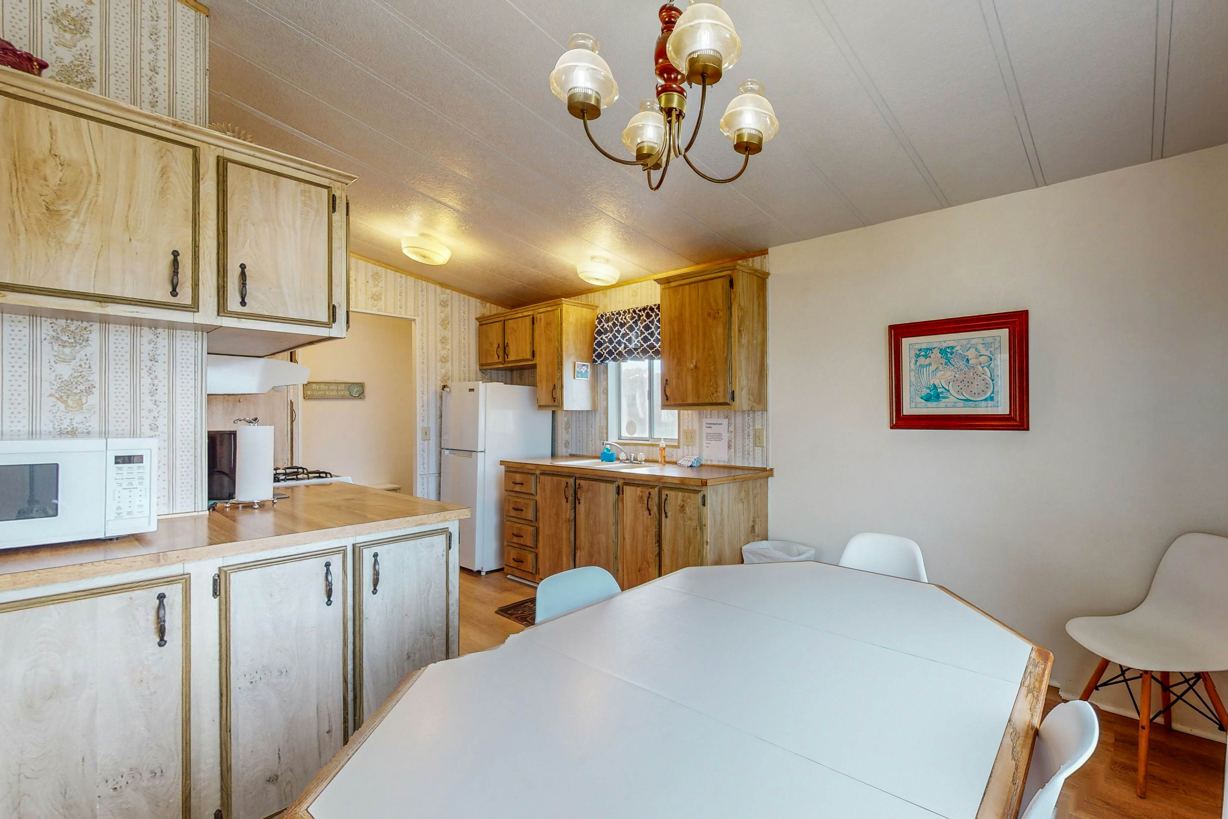 Oceanfront Getaway: Beach Access & Dog-Friendly