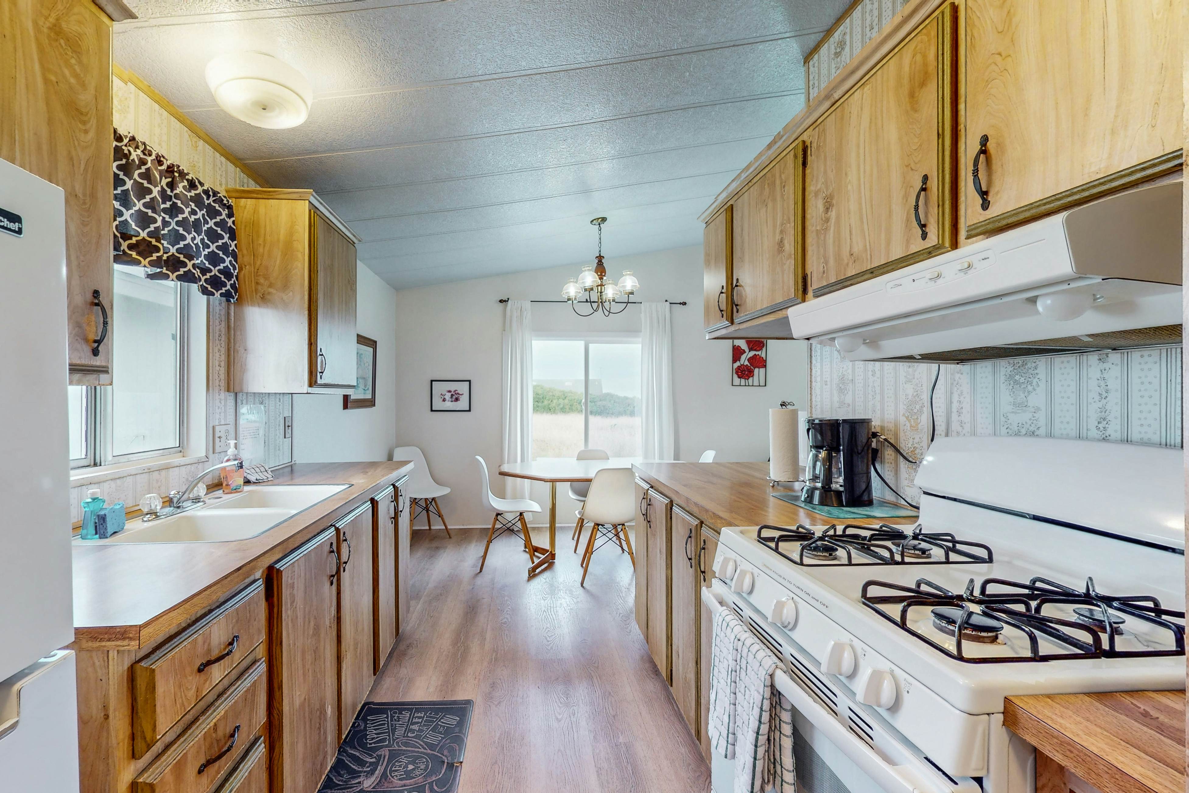 Oceanfront Getaway: Beach Access & Dog-Friendly