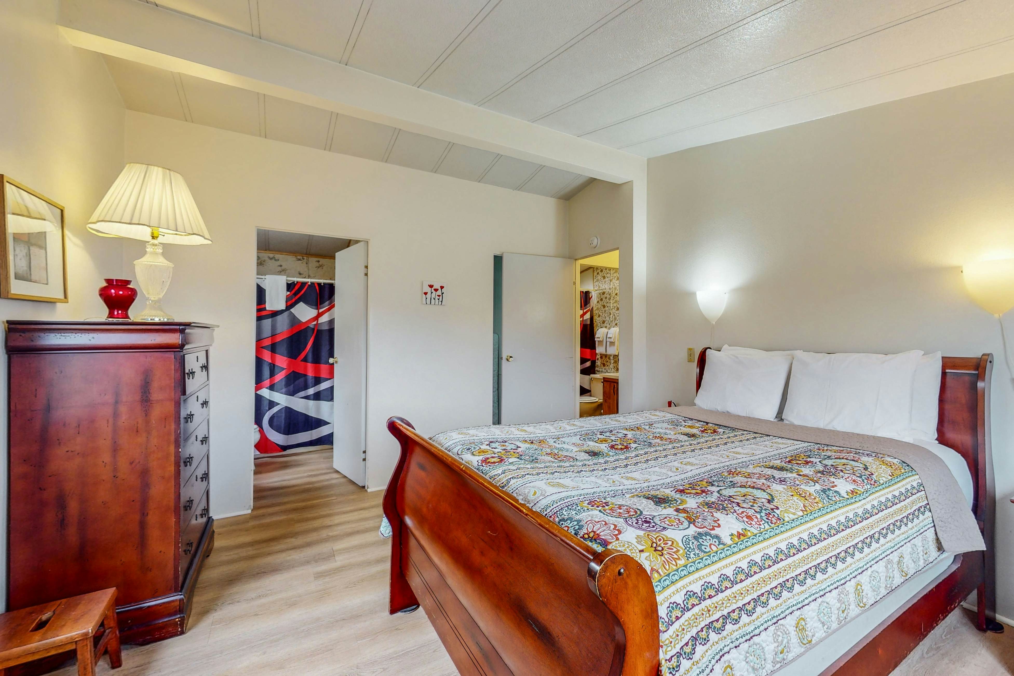 Oceanfront Getaway: Beach Access & Dog-Friendly