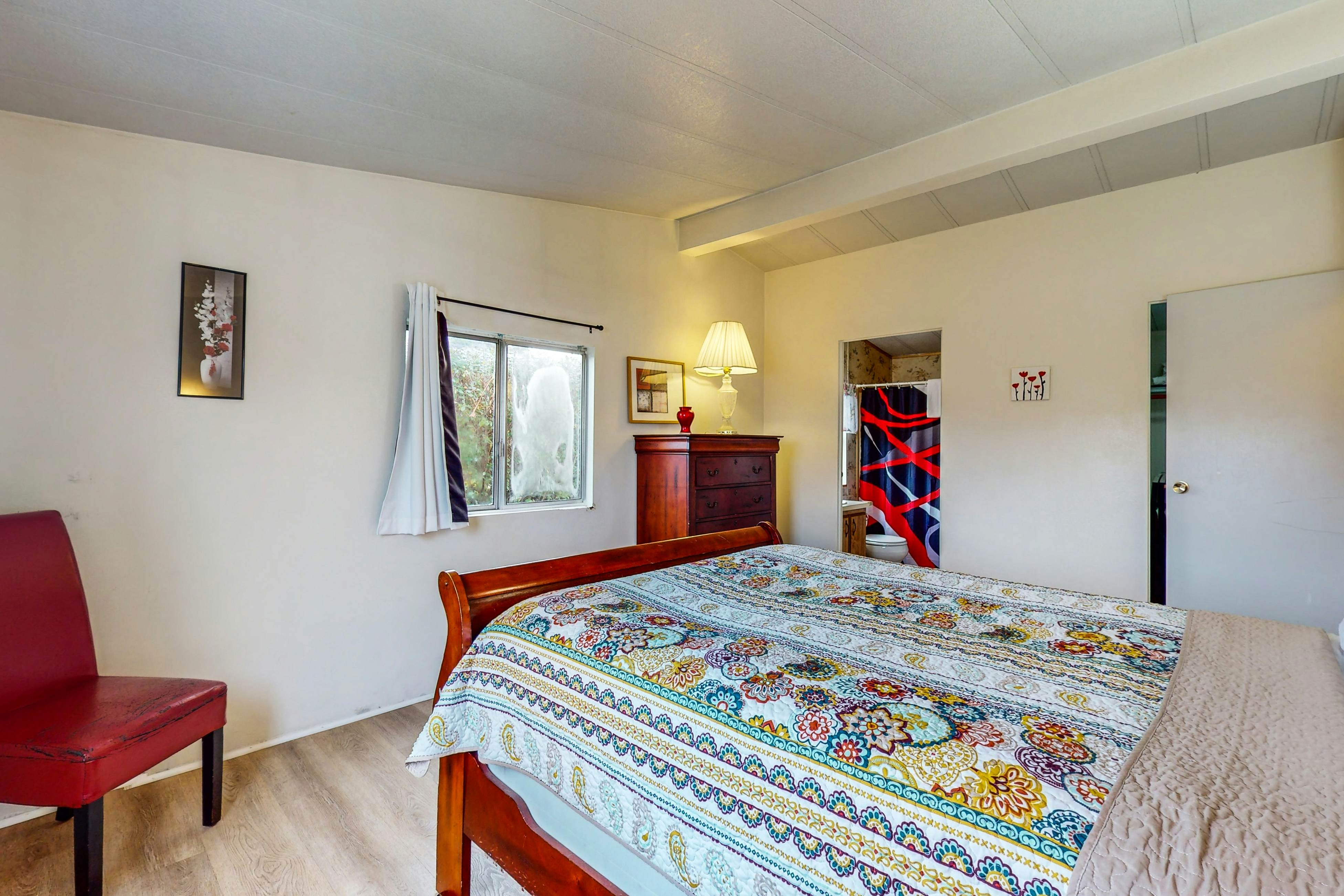 Oceanfront Getaway: Beach Access & Dog-Friendly