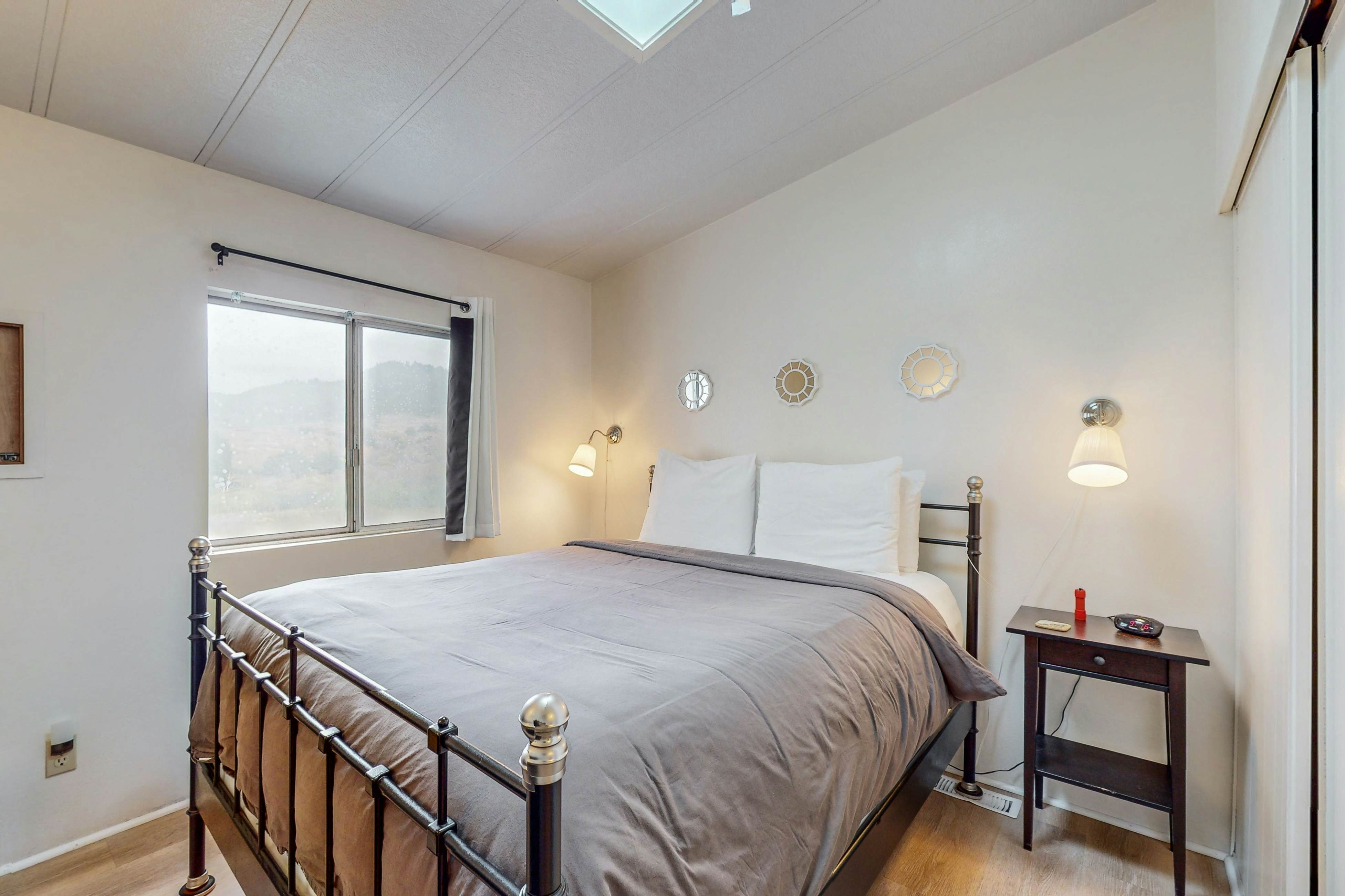 Oceanfront Getaway: Beach Access & Dog-Friendly