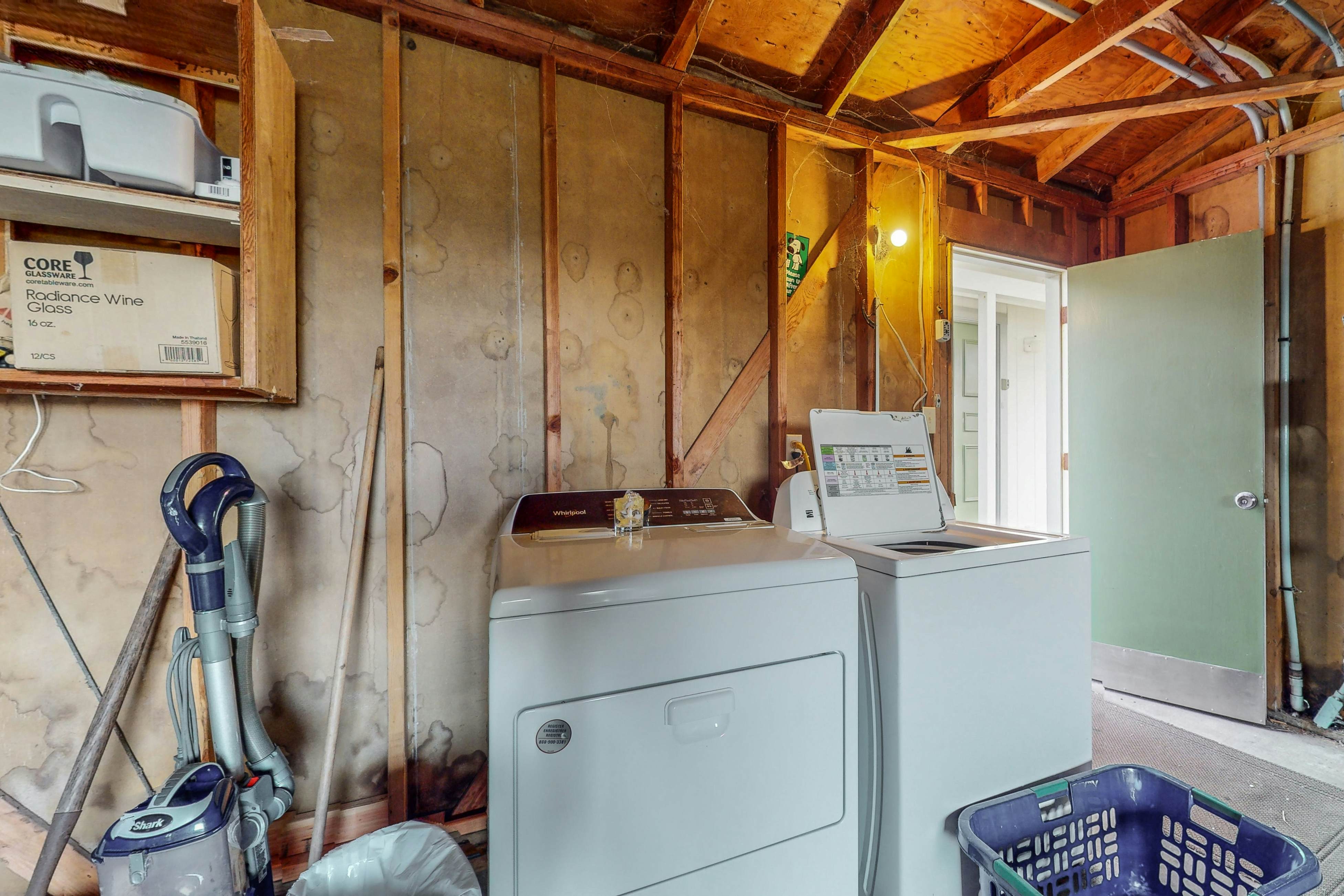 Oceanfront Getaway: Beach Access & Dog-Friendly