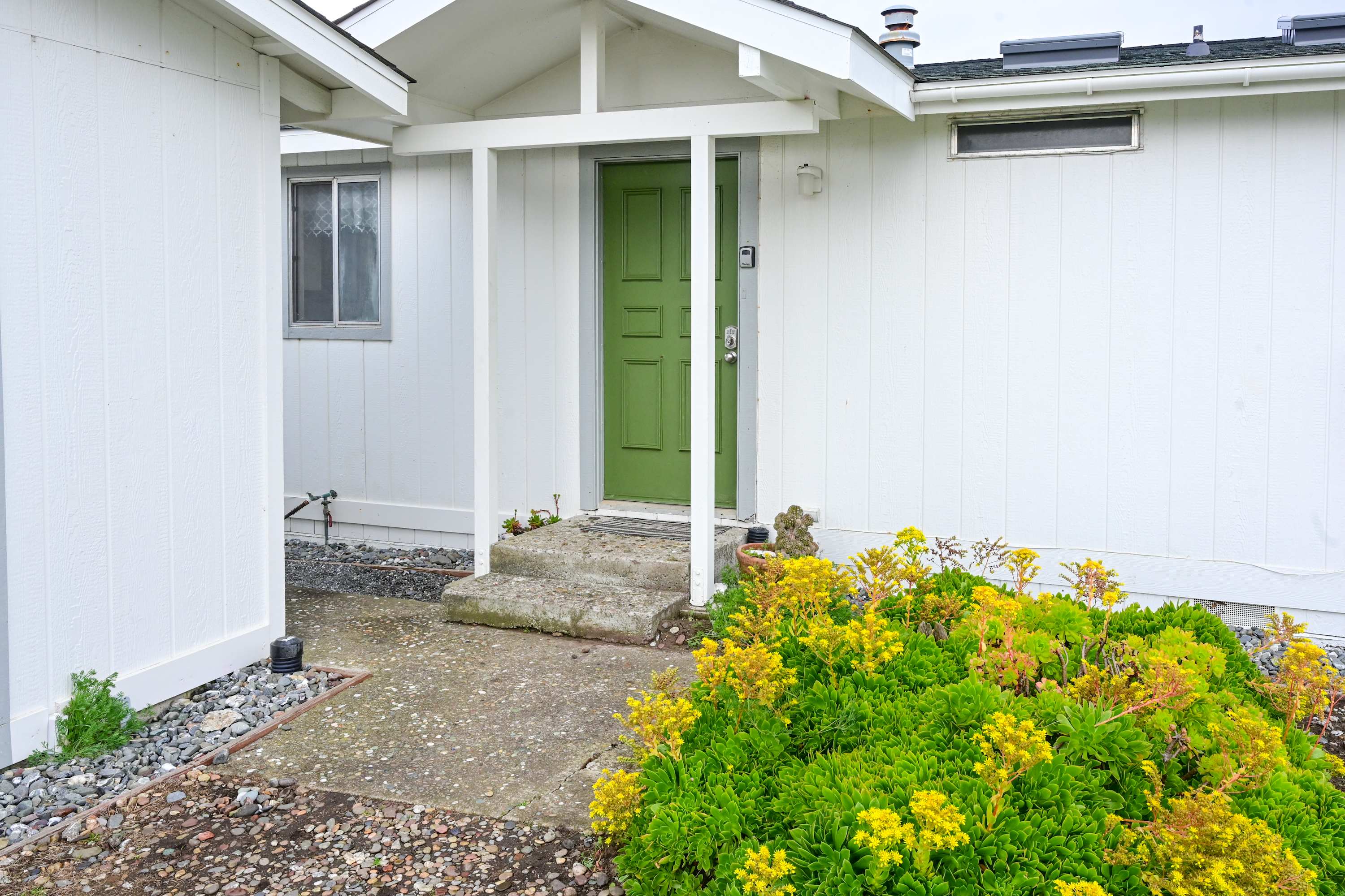 Oceanfront Getaway - Beach Access & Dog-Friendly