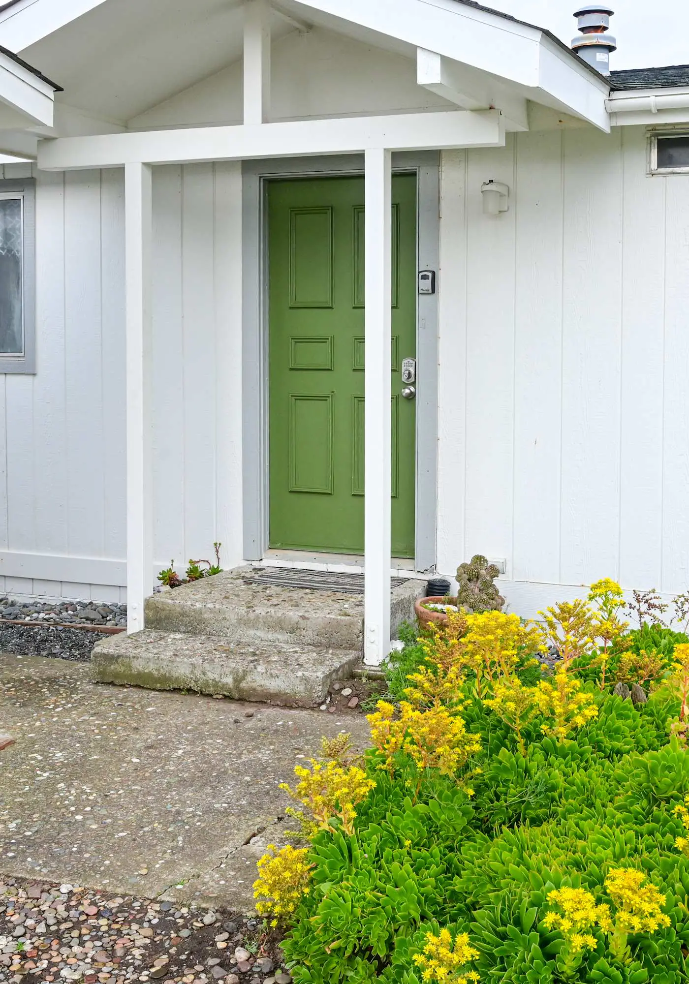 Oceanfront Getaway - Beach Access & Dog-Friendly