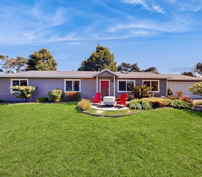Charming Fort Bragg Home with Ping-Pong & Fire Pit