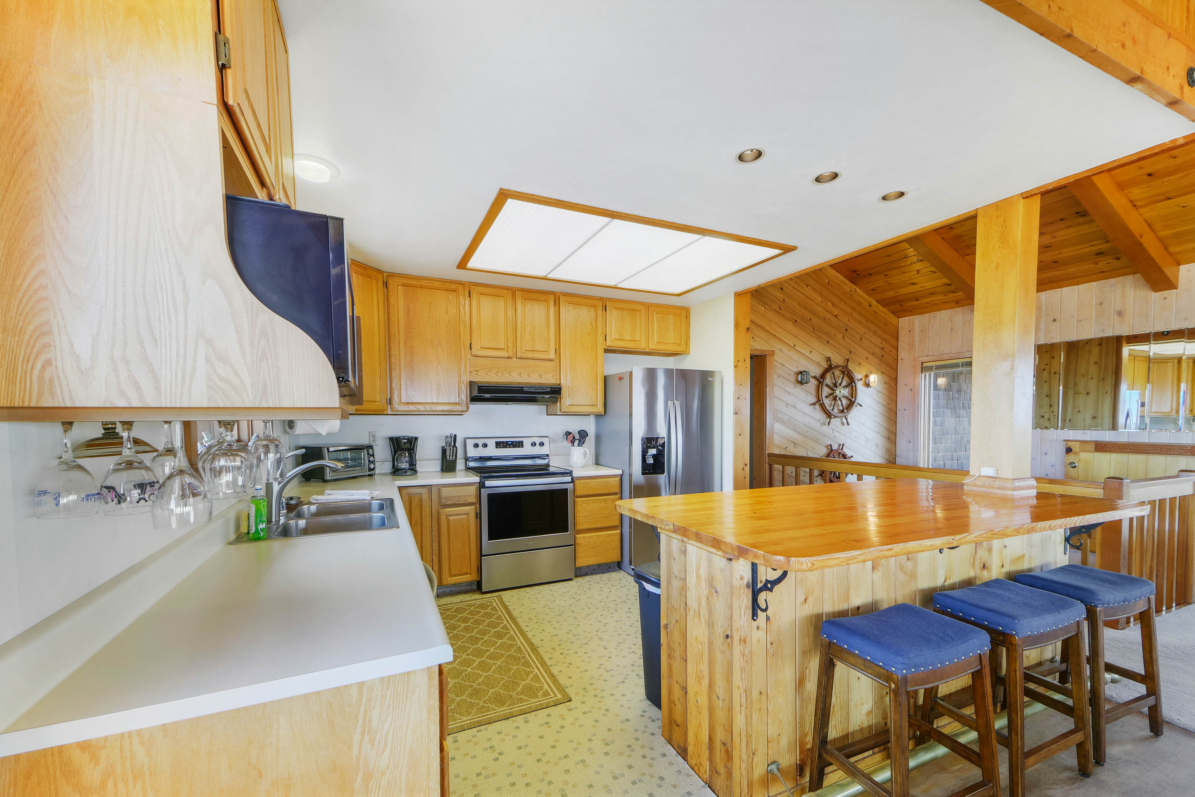 Dog-friendly Oceanfront home with Private Hot tub