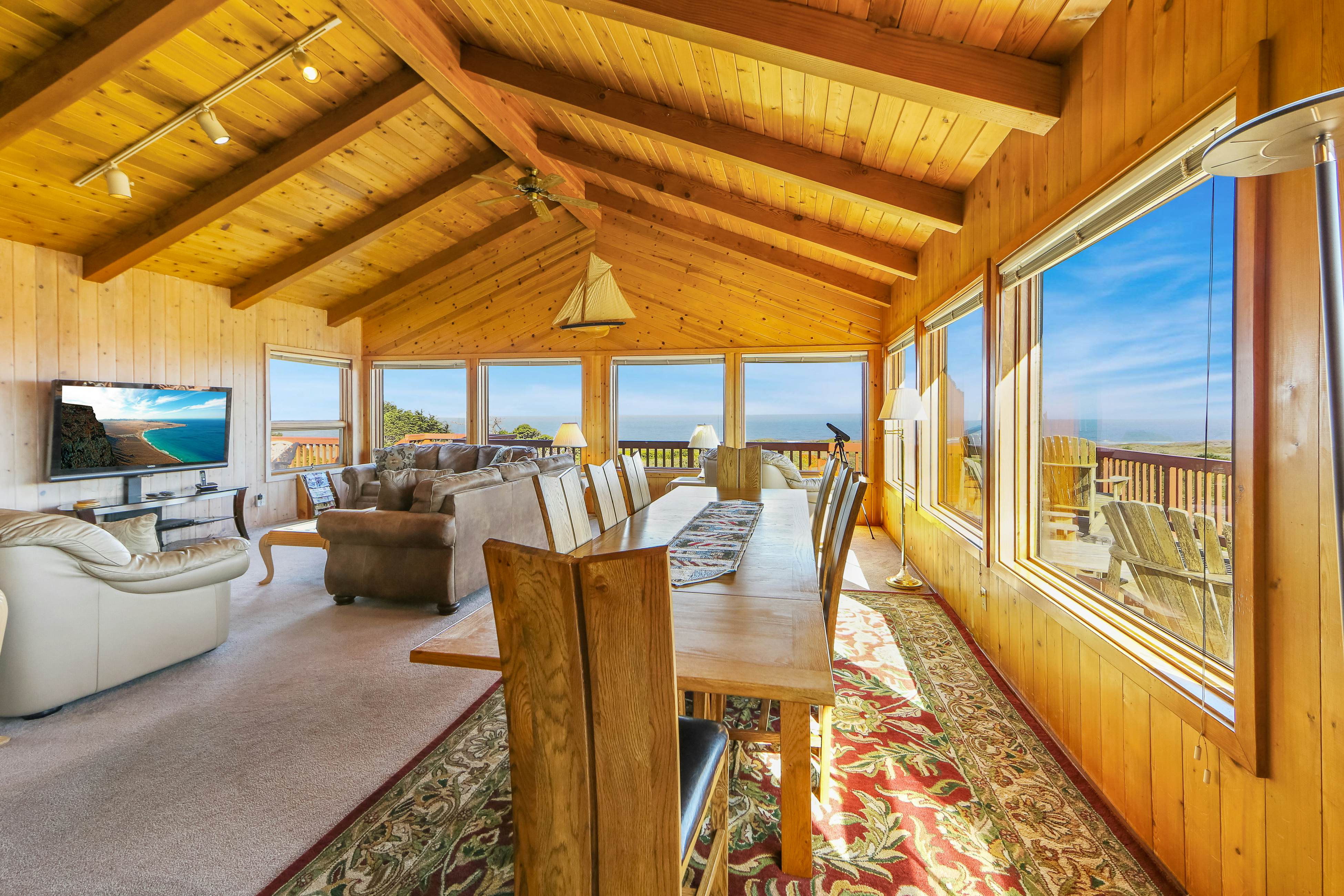 Dog-friendly Oceanfront home with Private Hot tub