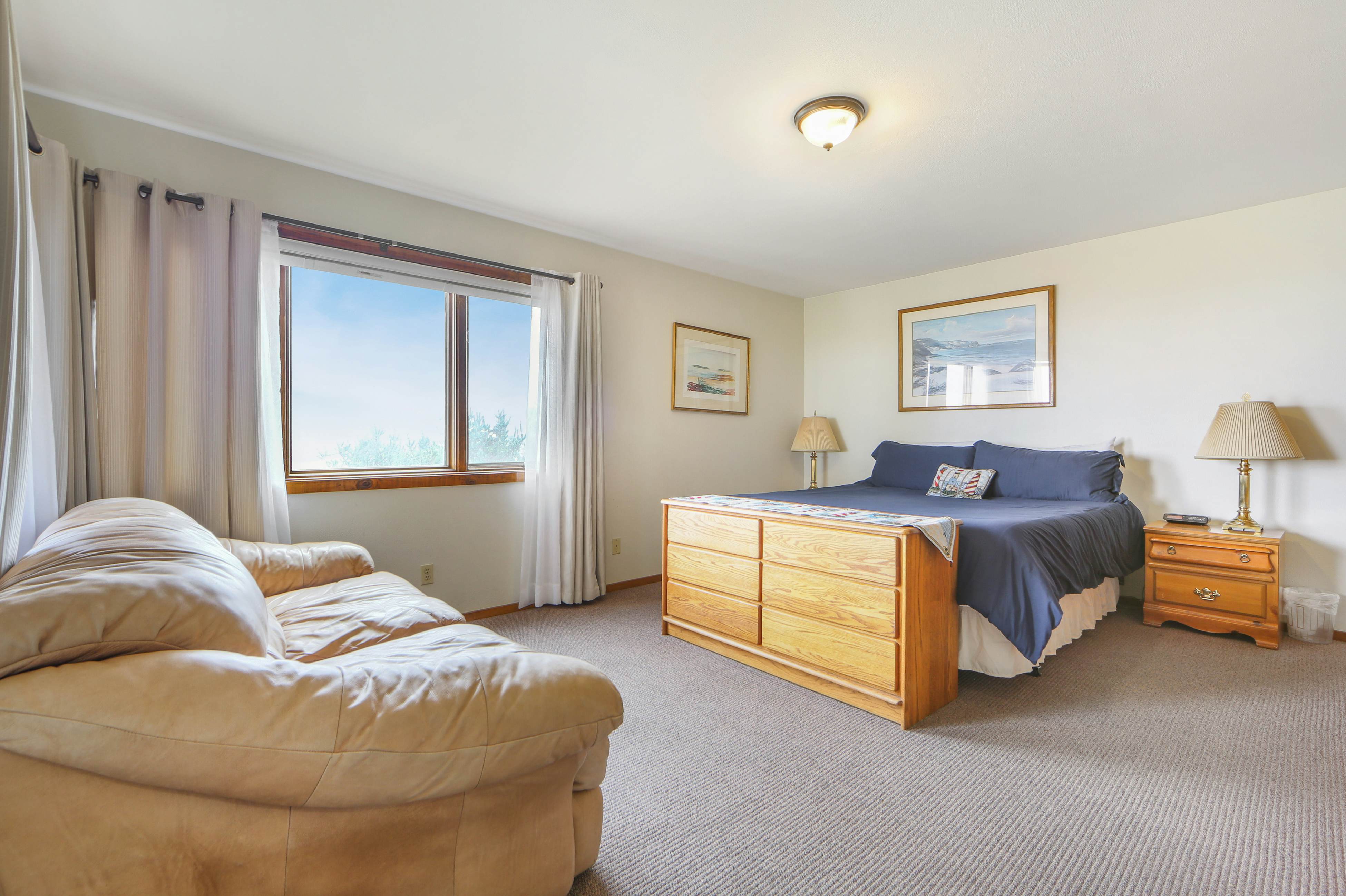 Dog-friendly Oceanfront home with Private Hot tub