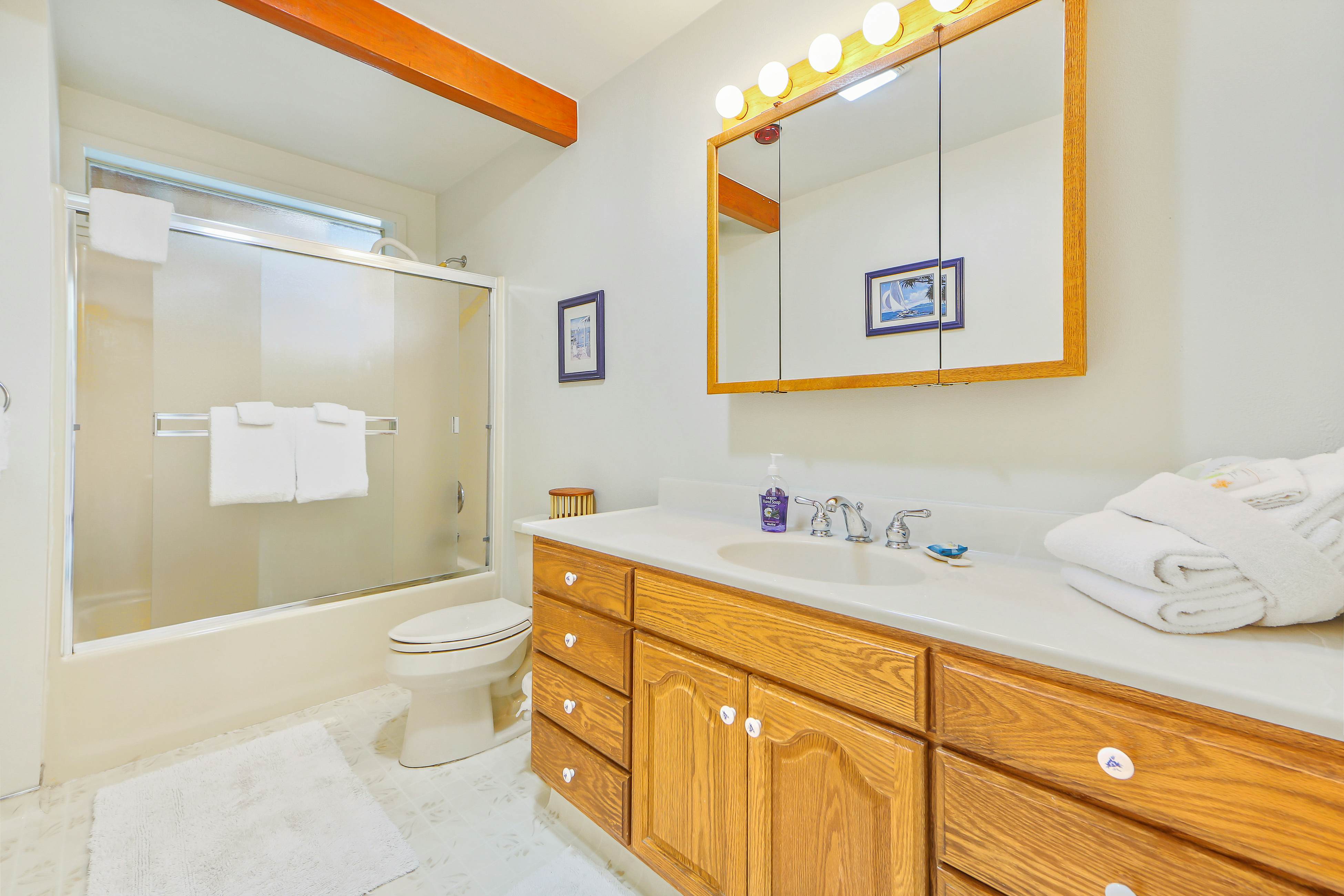 Dog-friendly Oceanfront home with Private Hot tub