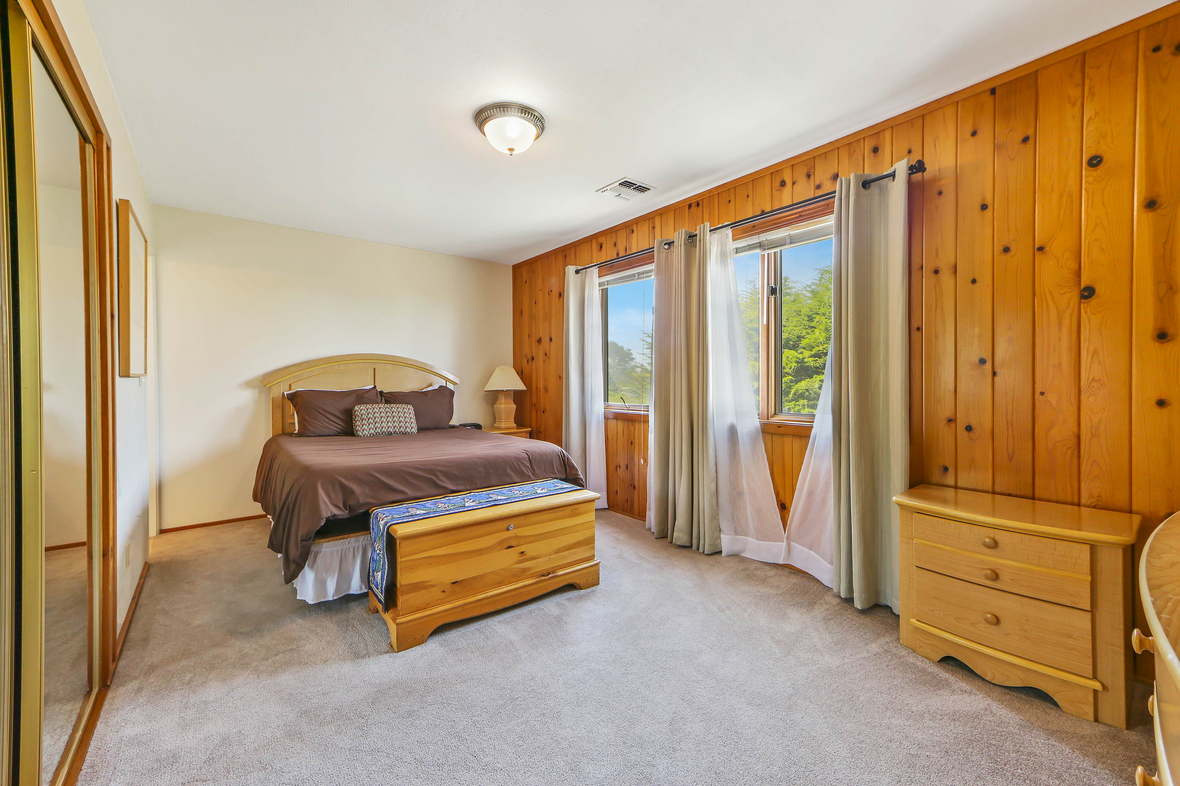 Dog-friendly Oceanfront home with Private Hot tub