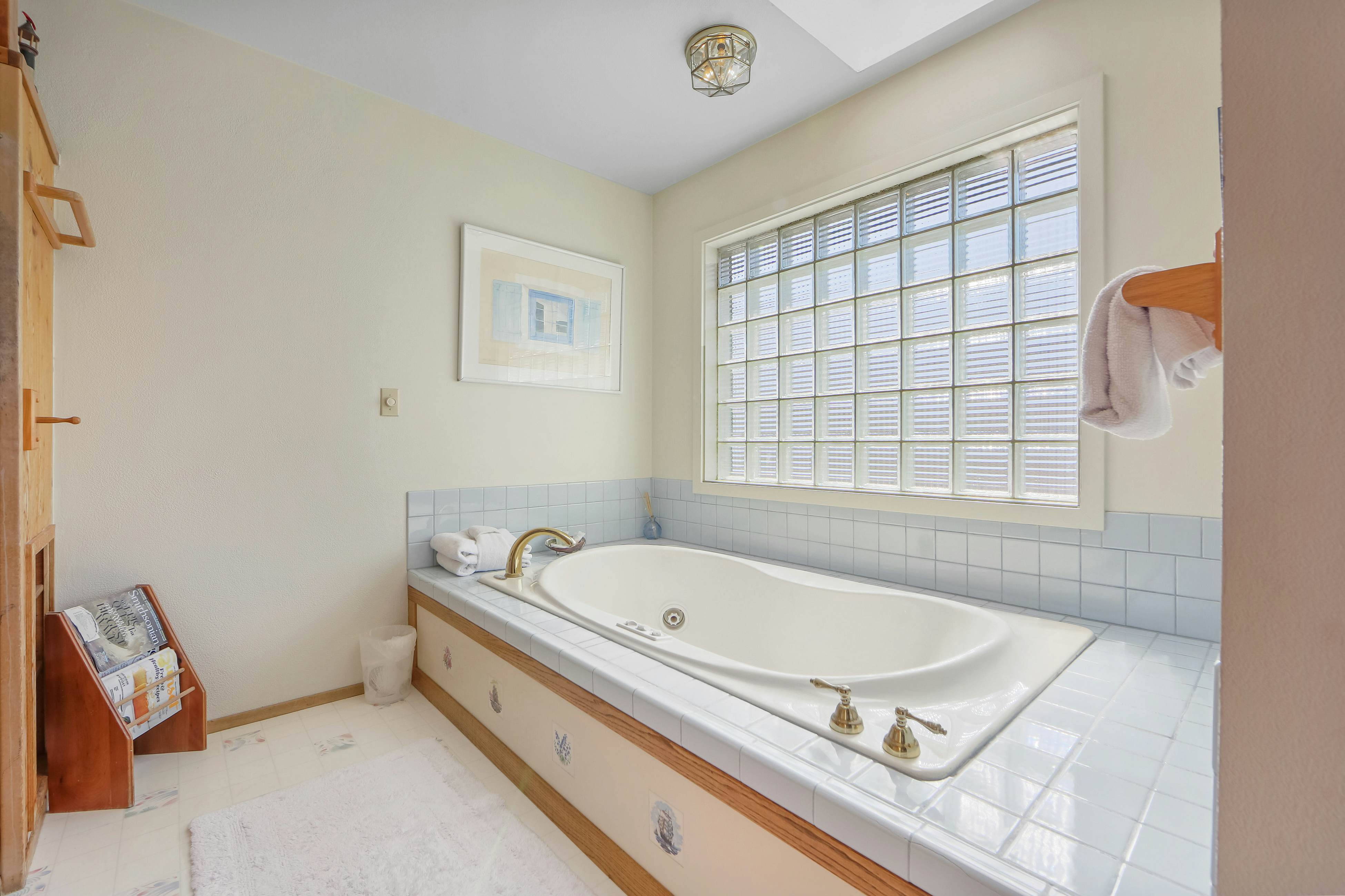 Dog-friendly Oceanfront home with Private Hot tub