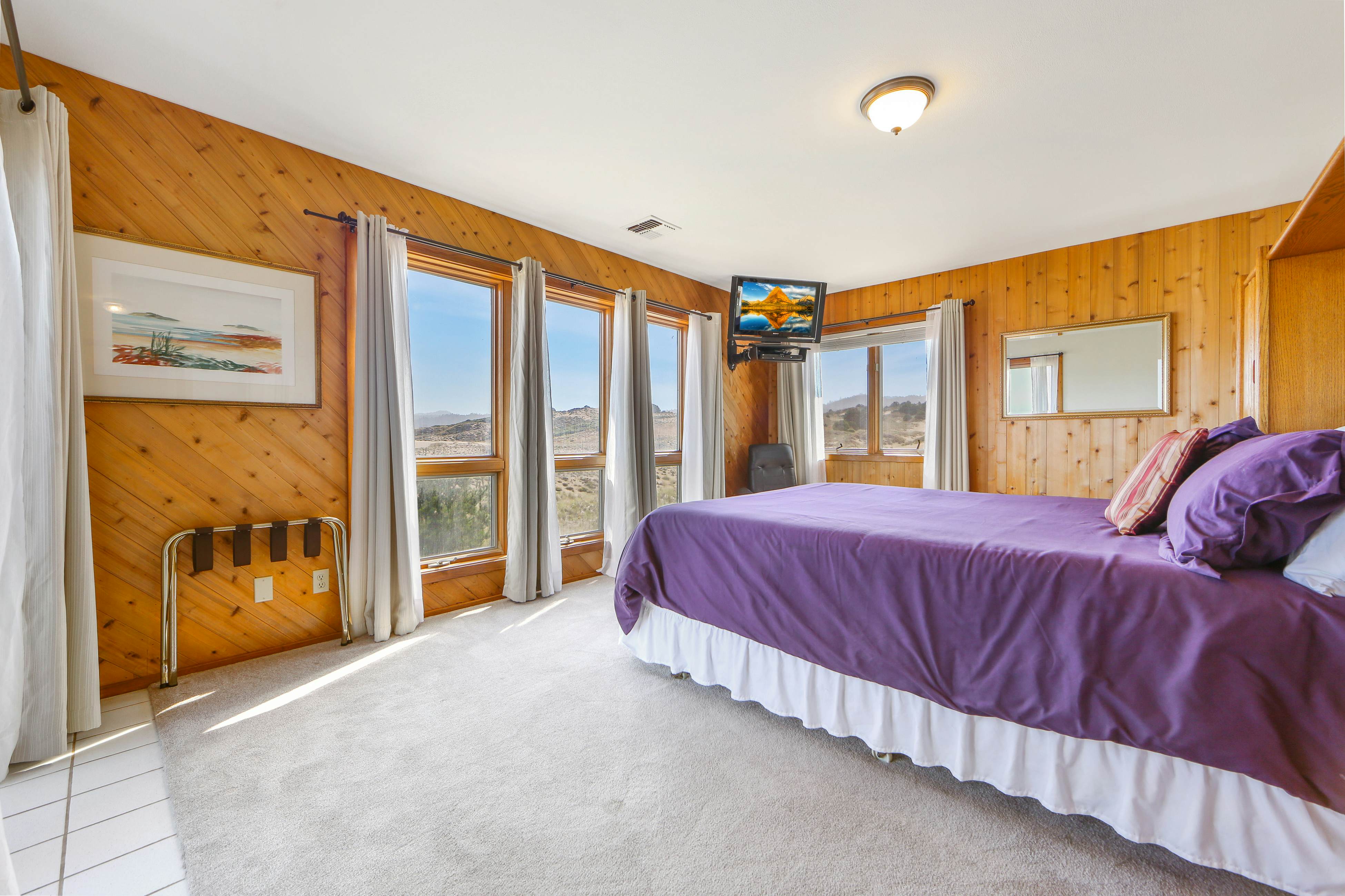 Dog-friendly Oceanfront home with Private Hot tub