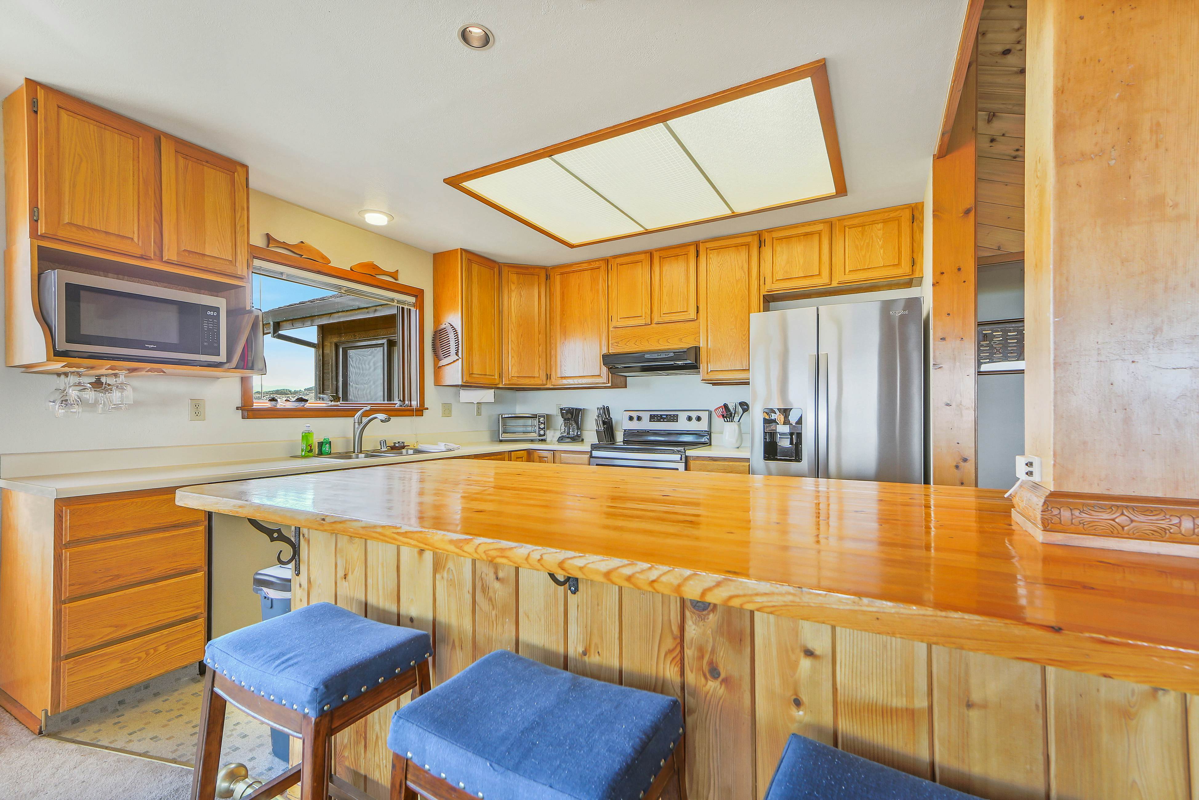 Dog-friendly Oceanfront home with Private Hot tub