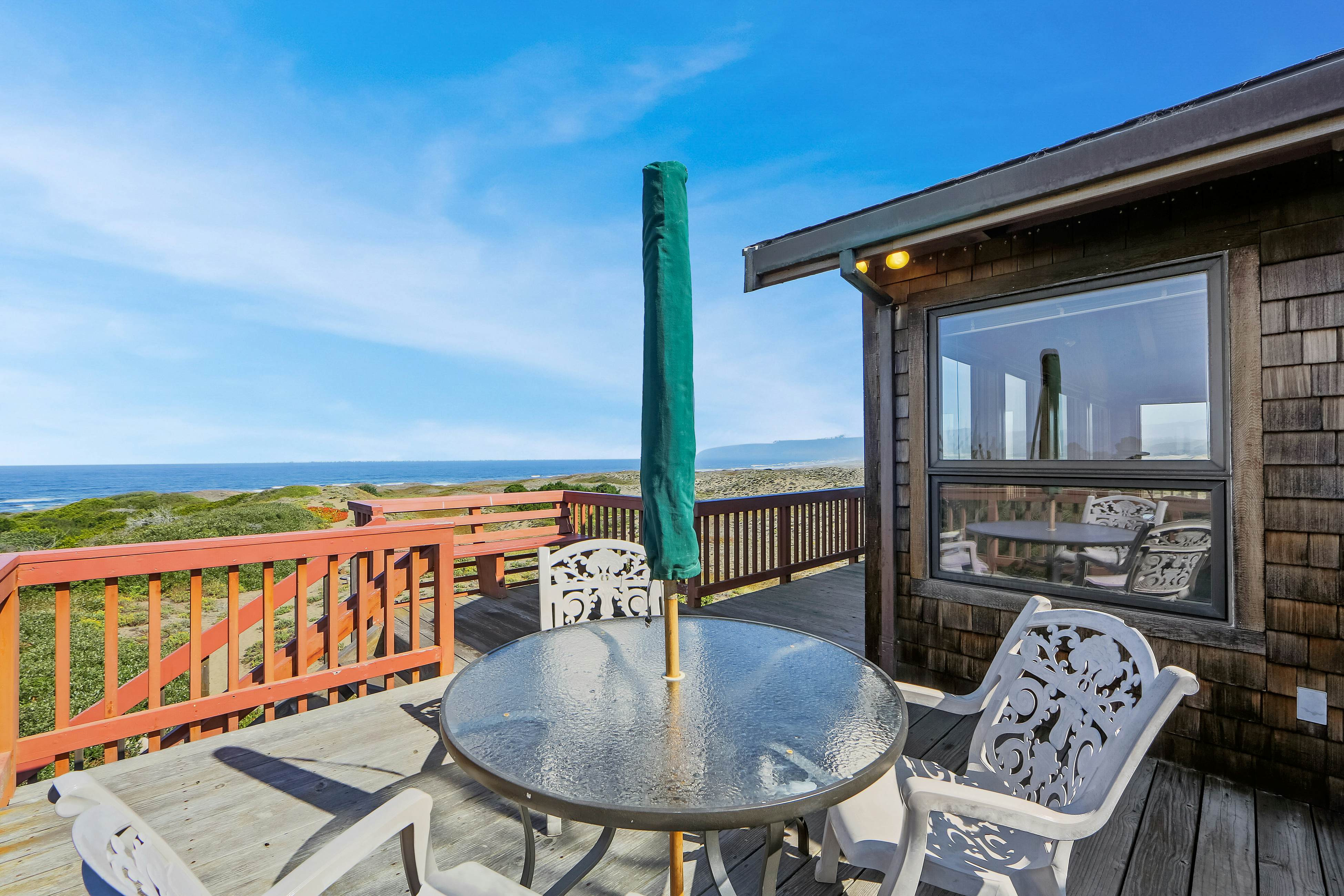 Dog-friendly Oceanfront home with Private Hot tub