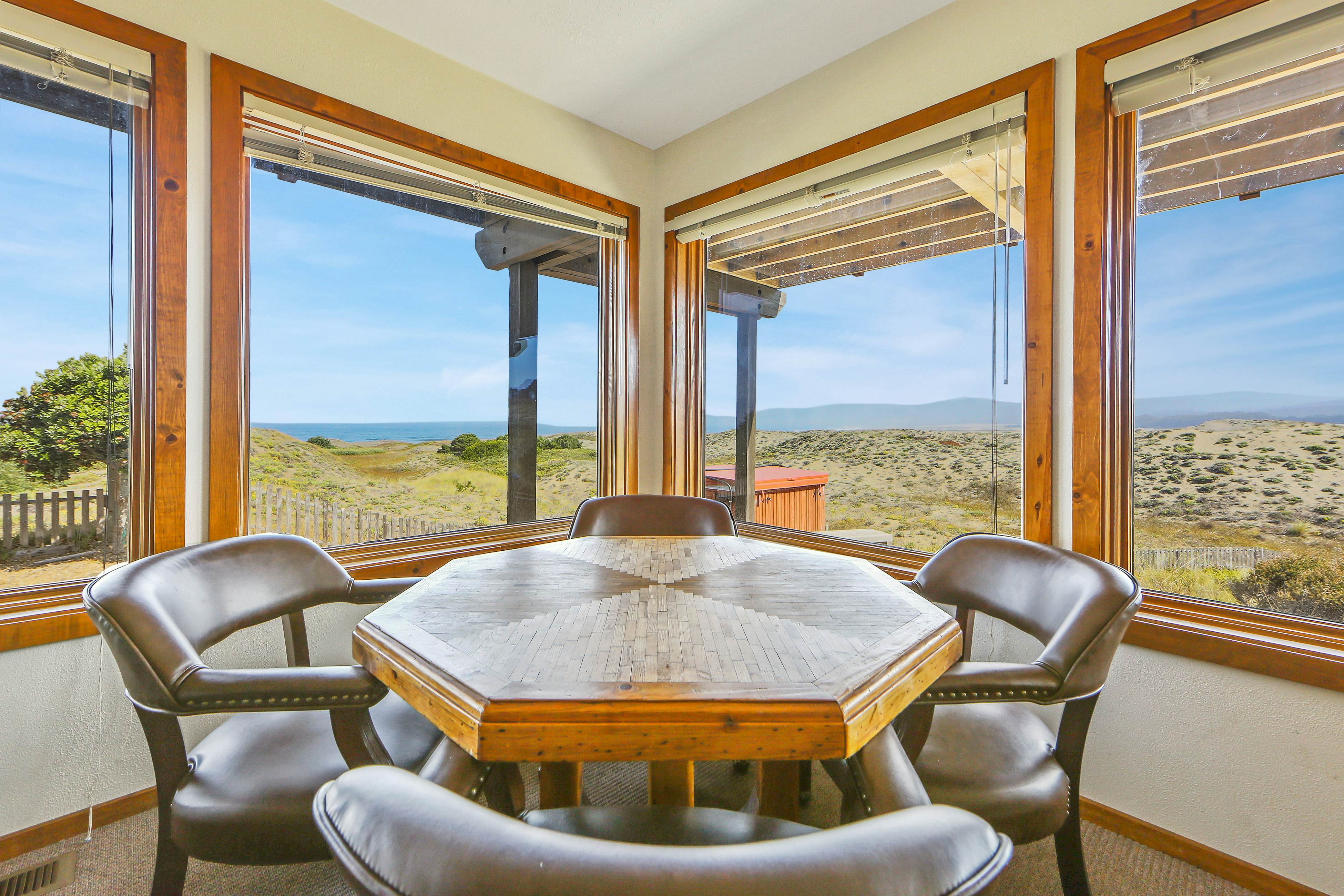 Dog-friendly Oceanfront home with Private Hot tub