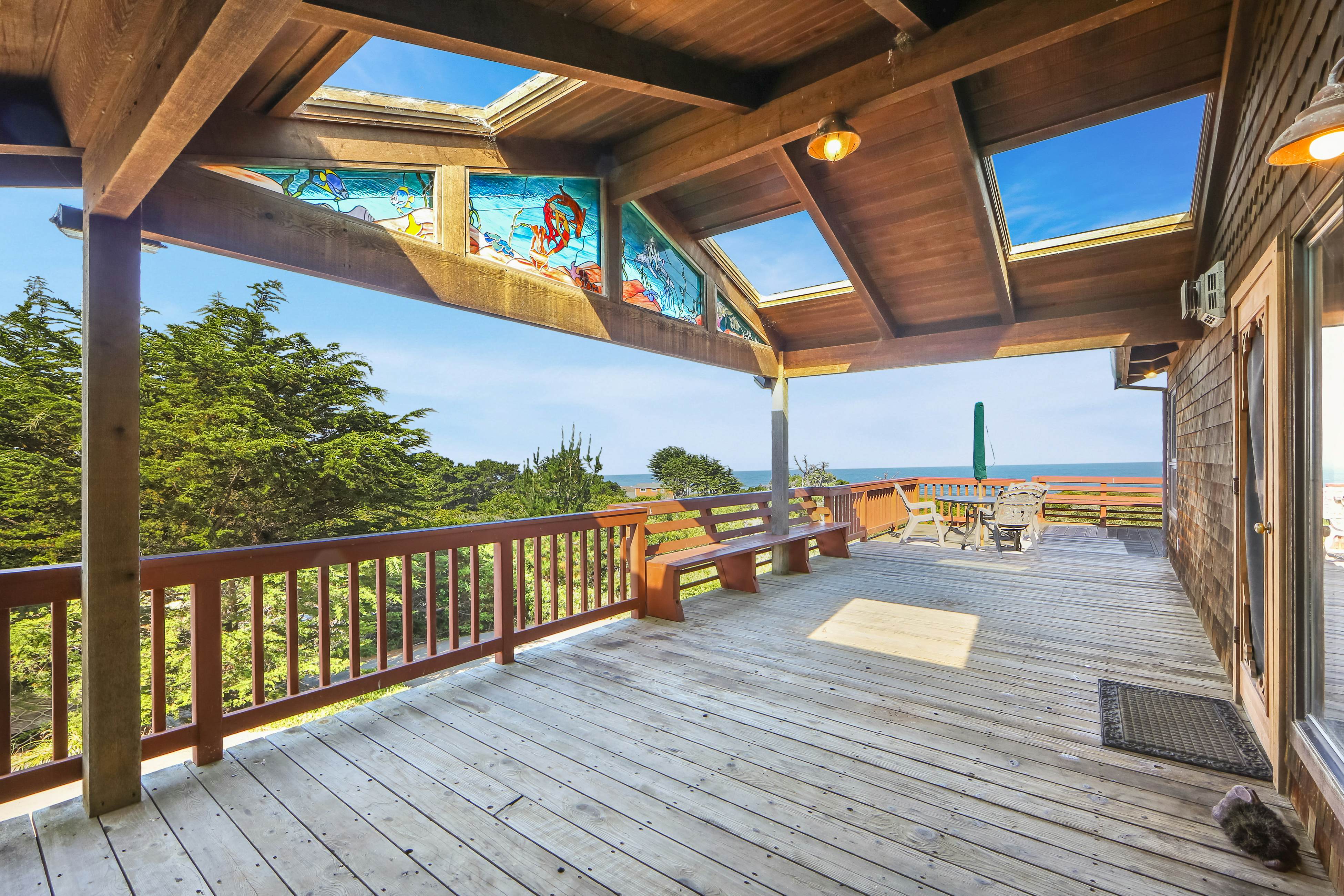 Dog-friendly Oceanfront home with Private Hot tub