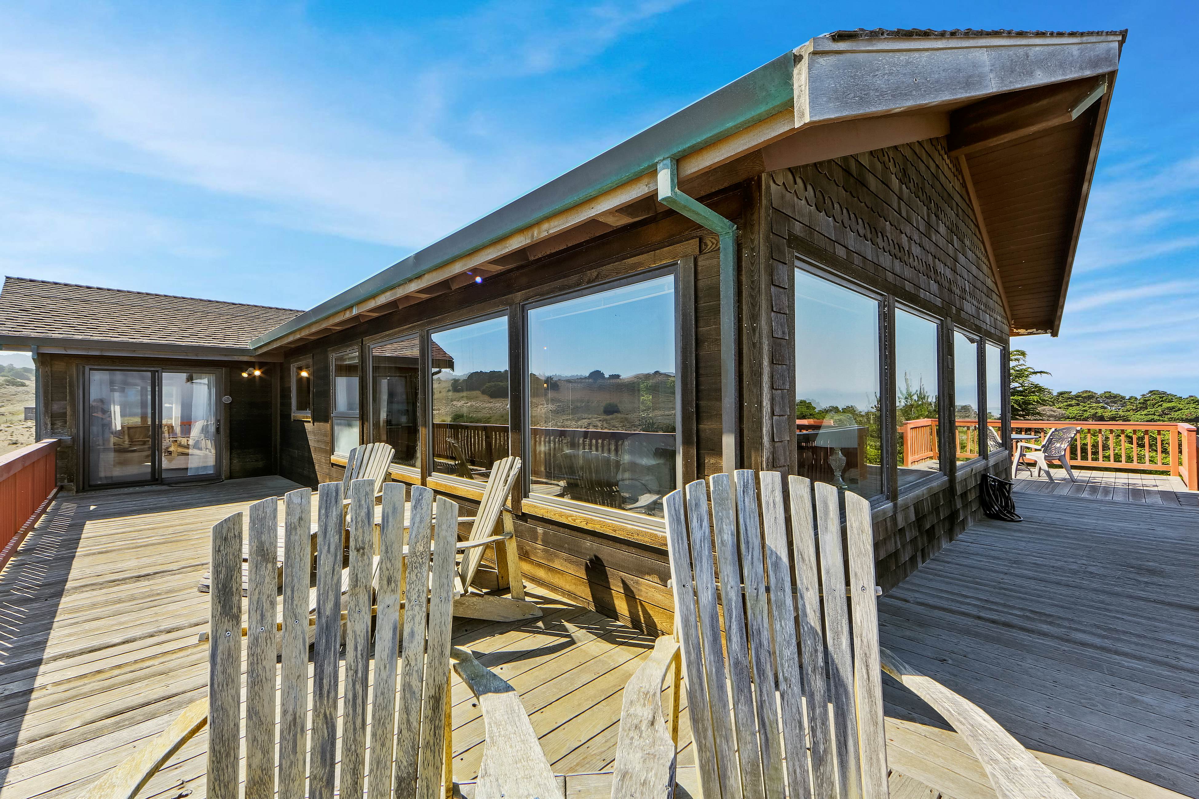 Dog-friendly Oceanfront home with Private Hot tub