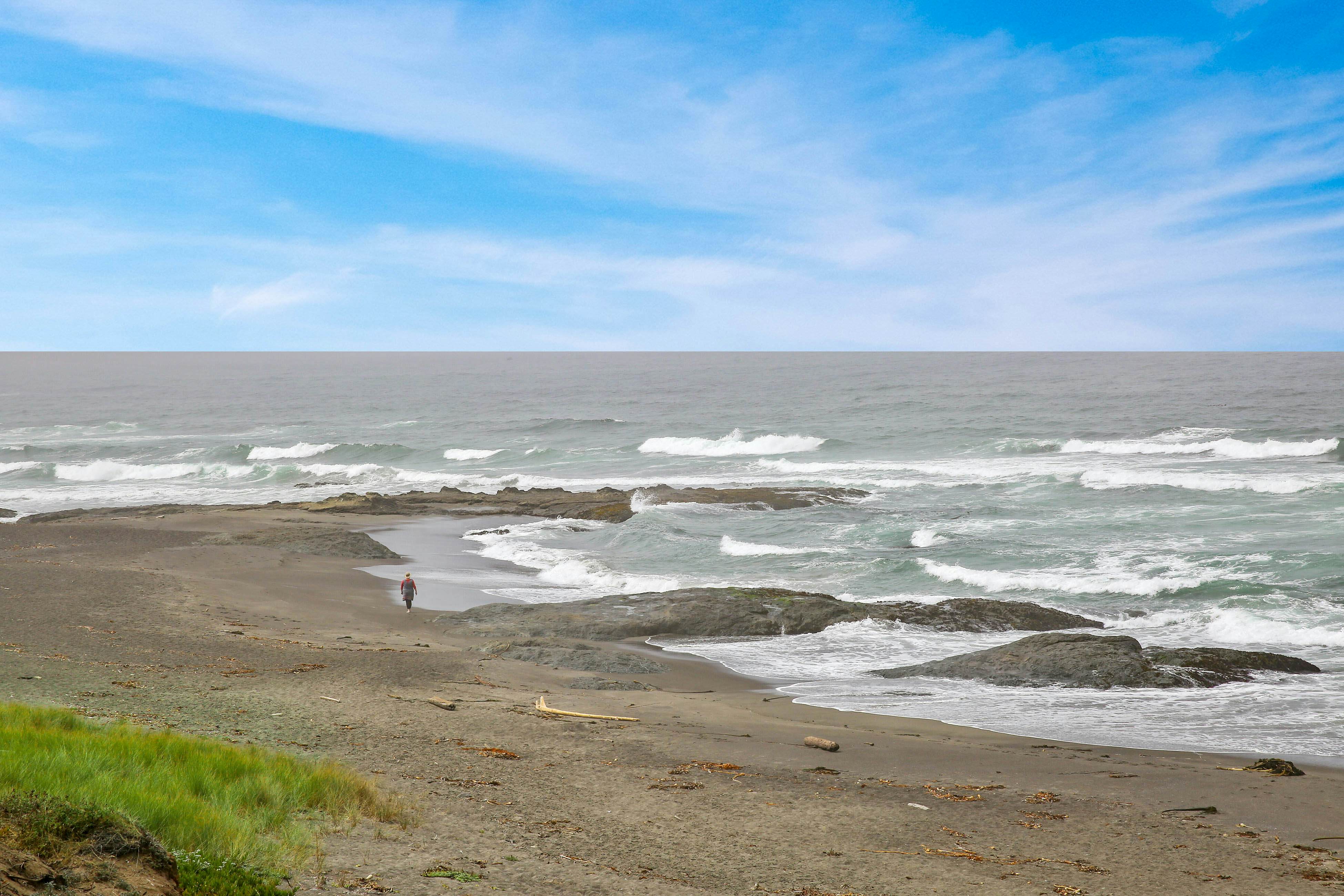 Dog-friendly Oceanfront home with Private Hot tub