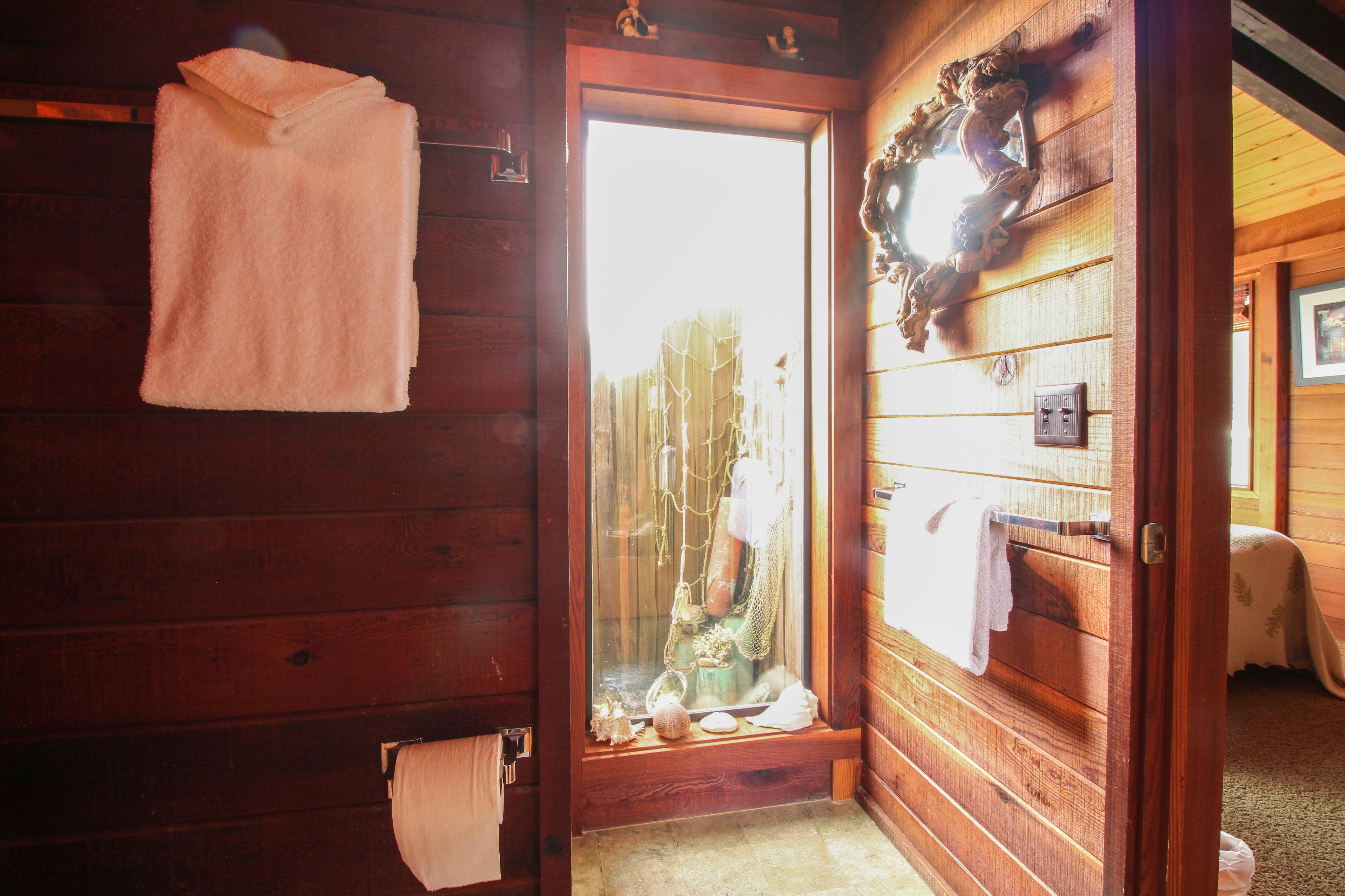 Tideaway: Private Hot Tub and Expansive Ocean View