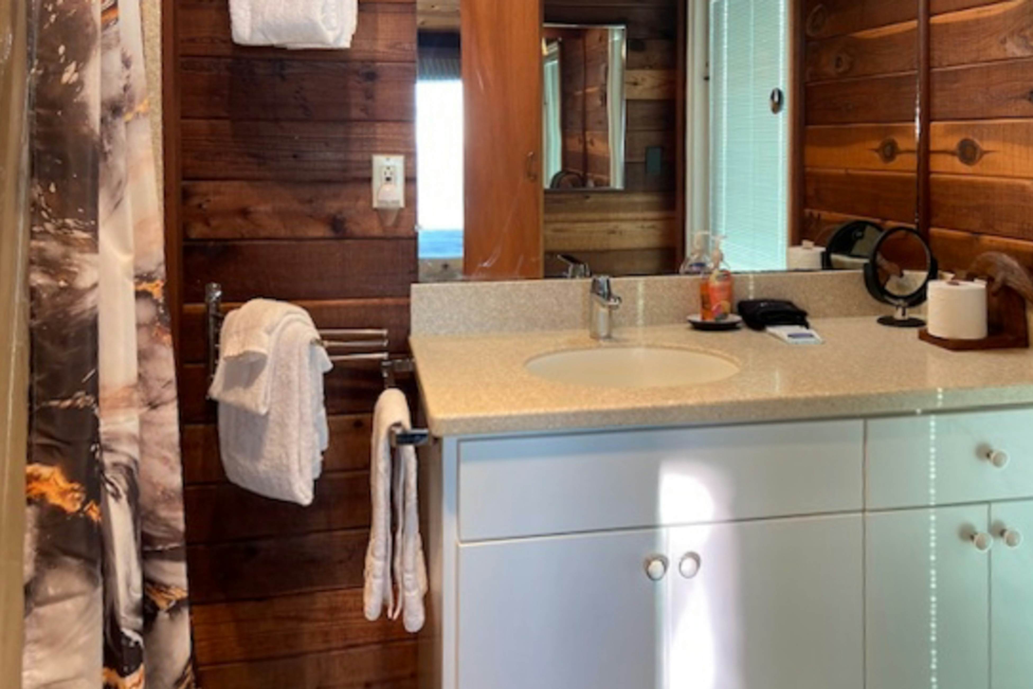 Tideaway: Private Hot Tub and Expansive Ocean View