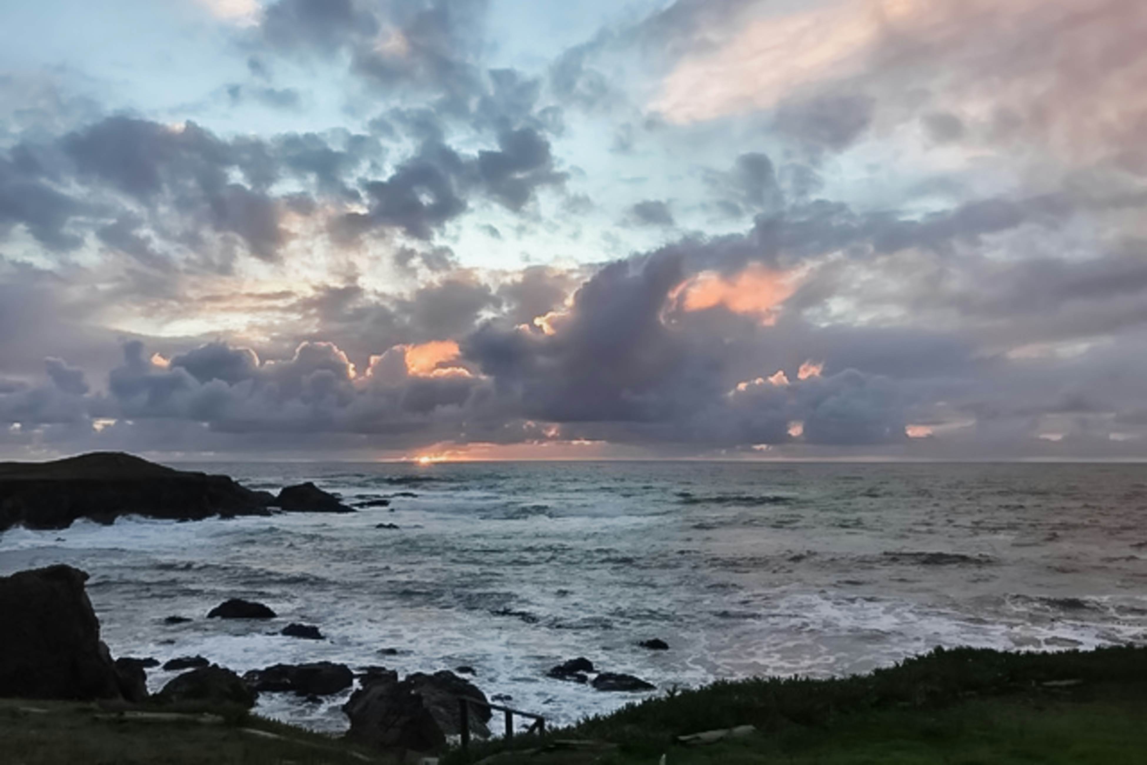 Tideaway: Private Hot Tub and Expansive Ocean View