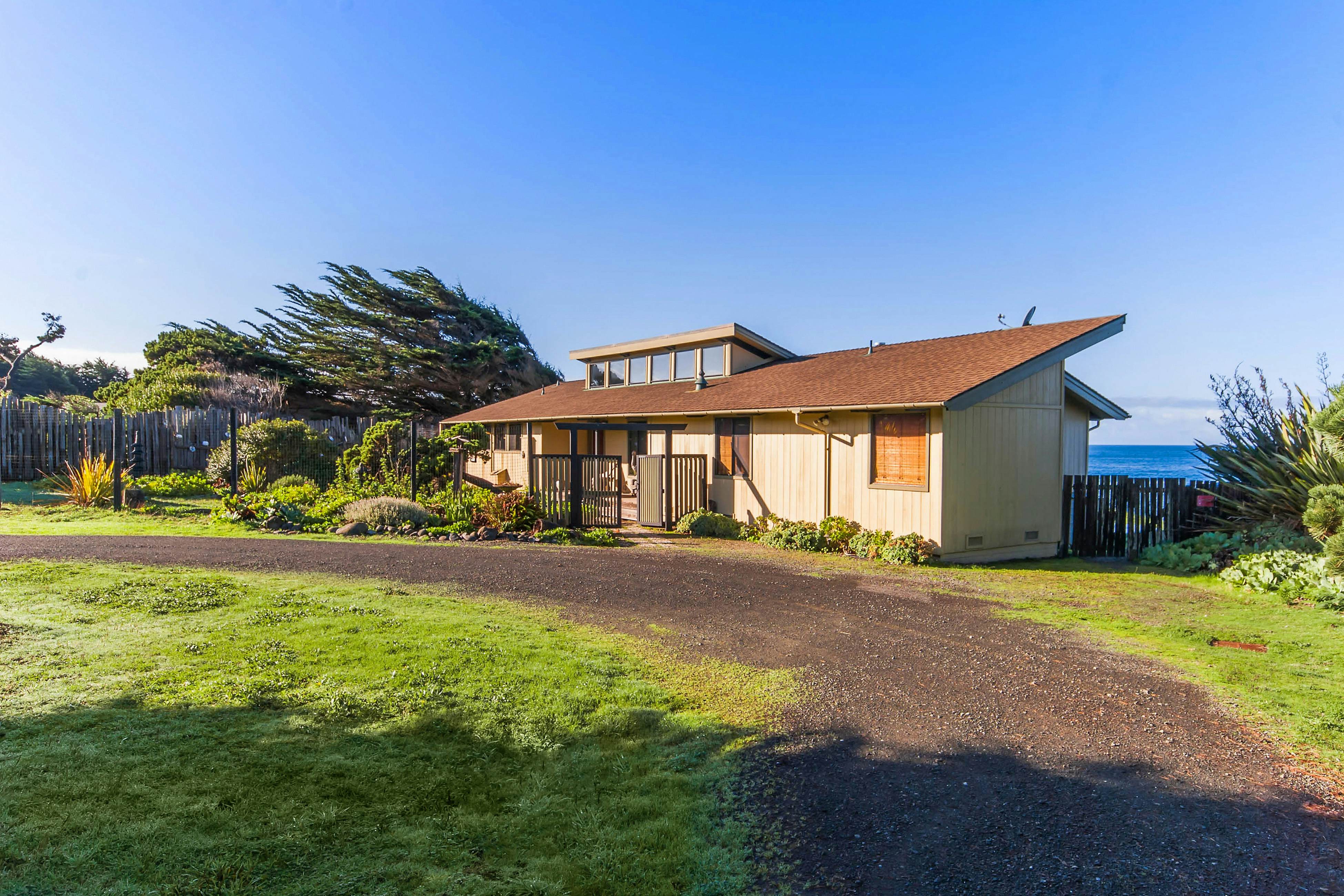 Tideaway: Private Hot Tub and Expansive Ocean View