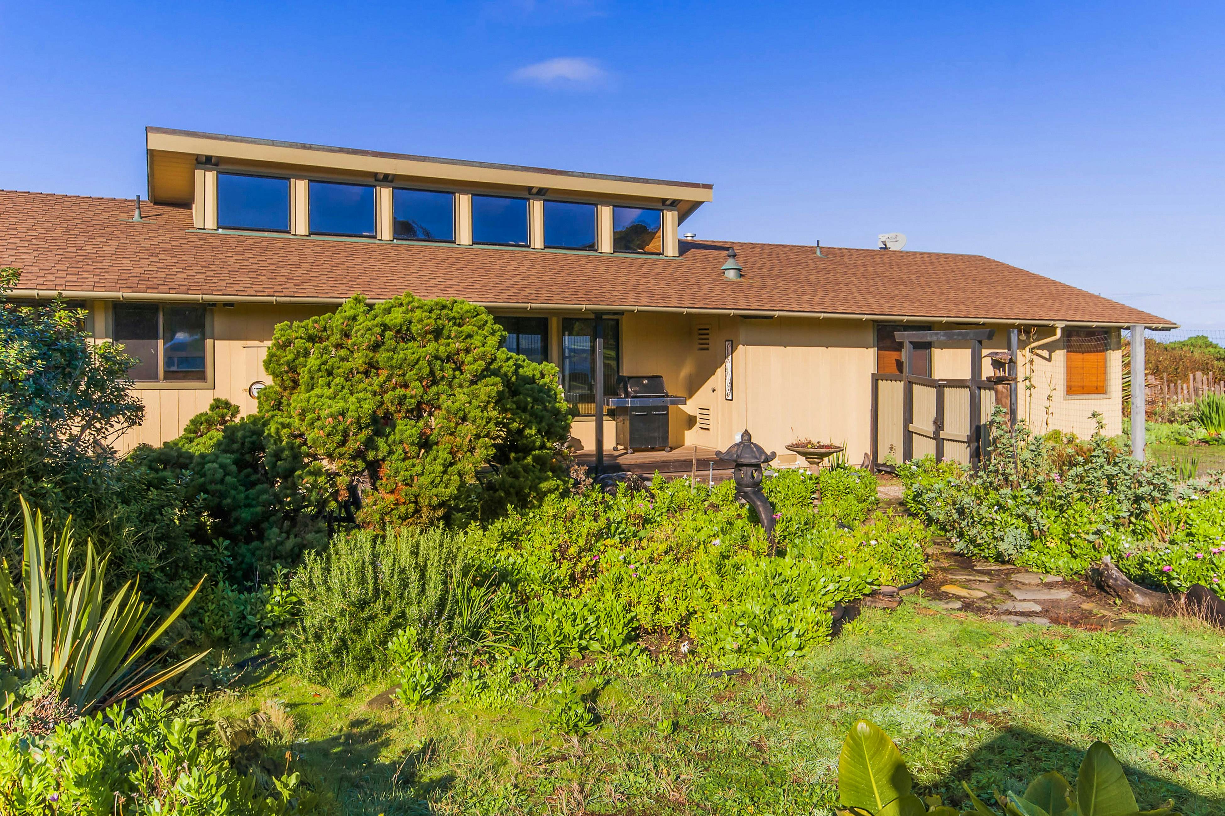 Tideaway: Private Hot Tub and Expansive Ocean View