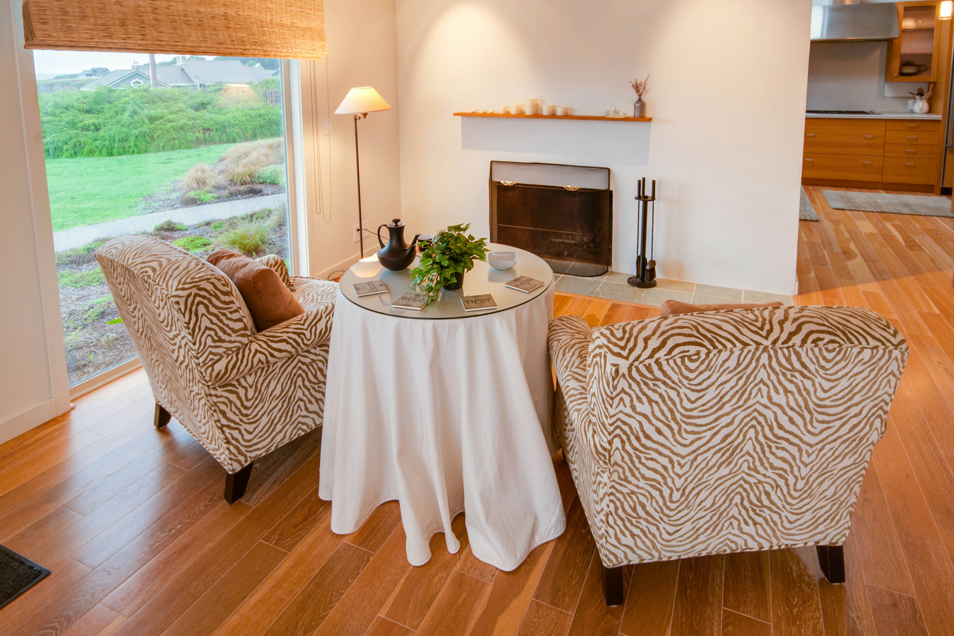 Coastal Bliss: Private Hot Tub, Ocean Views, Pets