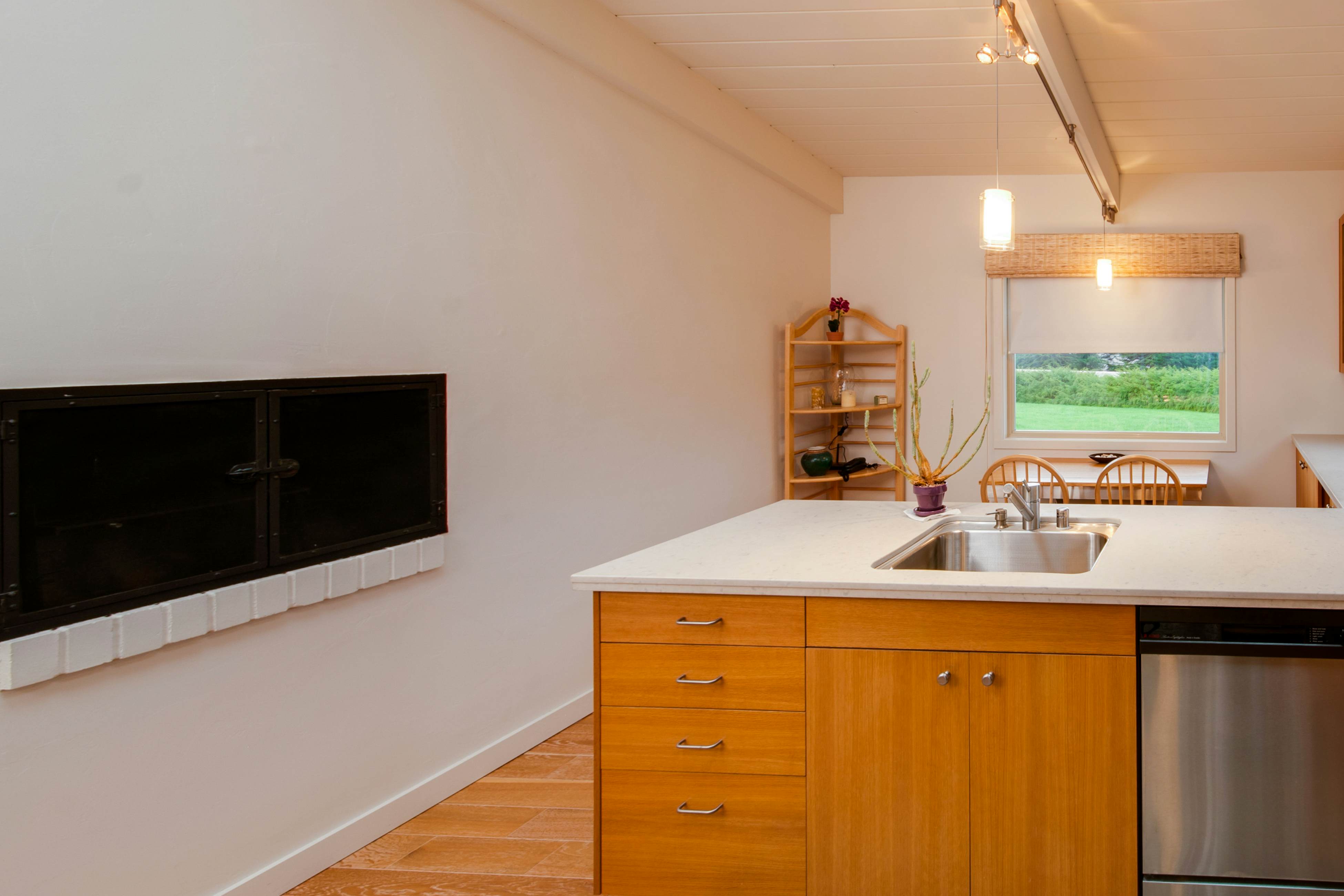 Coastal Bliss: Private Hot Tub, Ocean Views, Pets