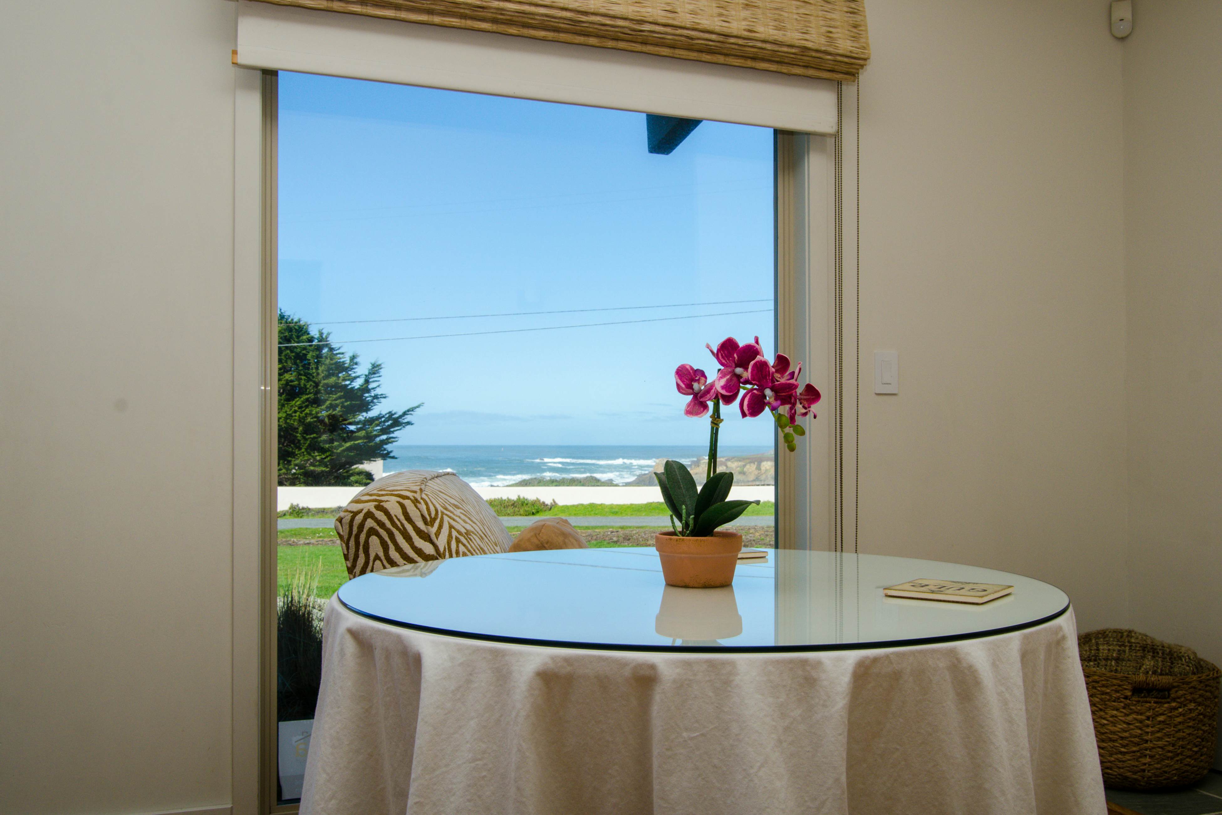Coastal Bliss: Private Hot Tub, Ocean Views, Pets
