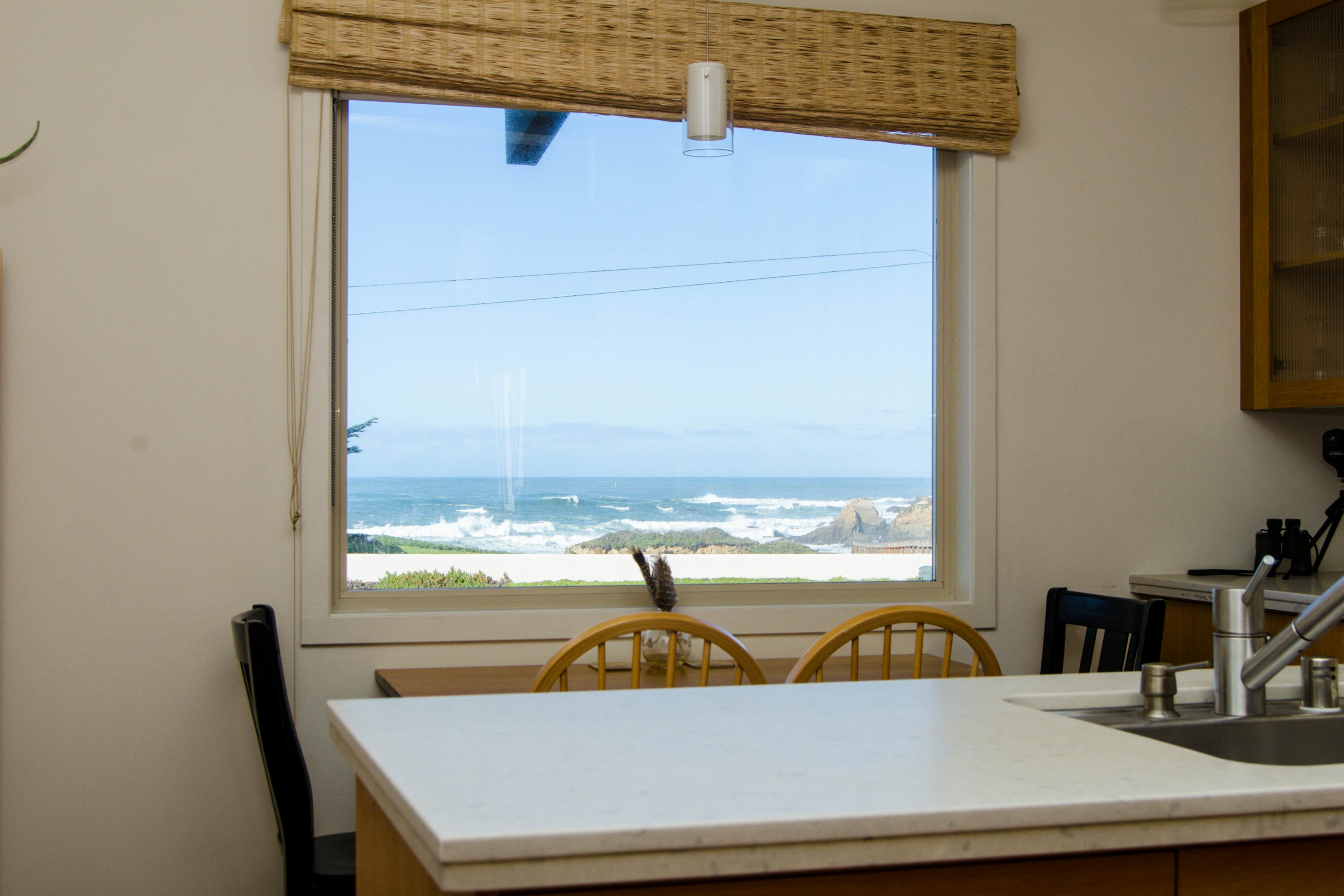 Coastal Bliss: Private Hot Tub, Ocean Views, Pets