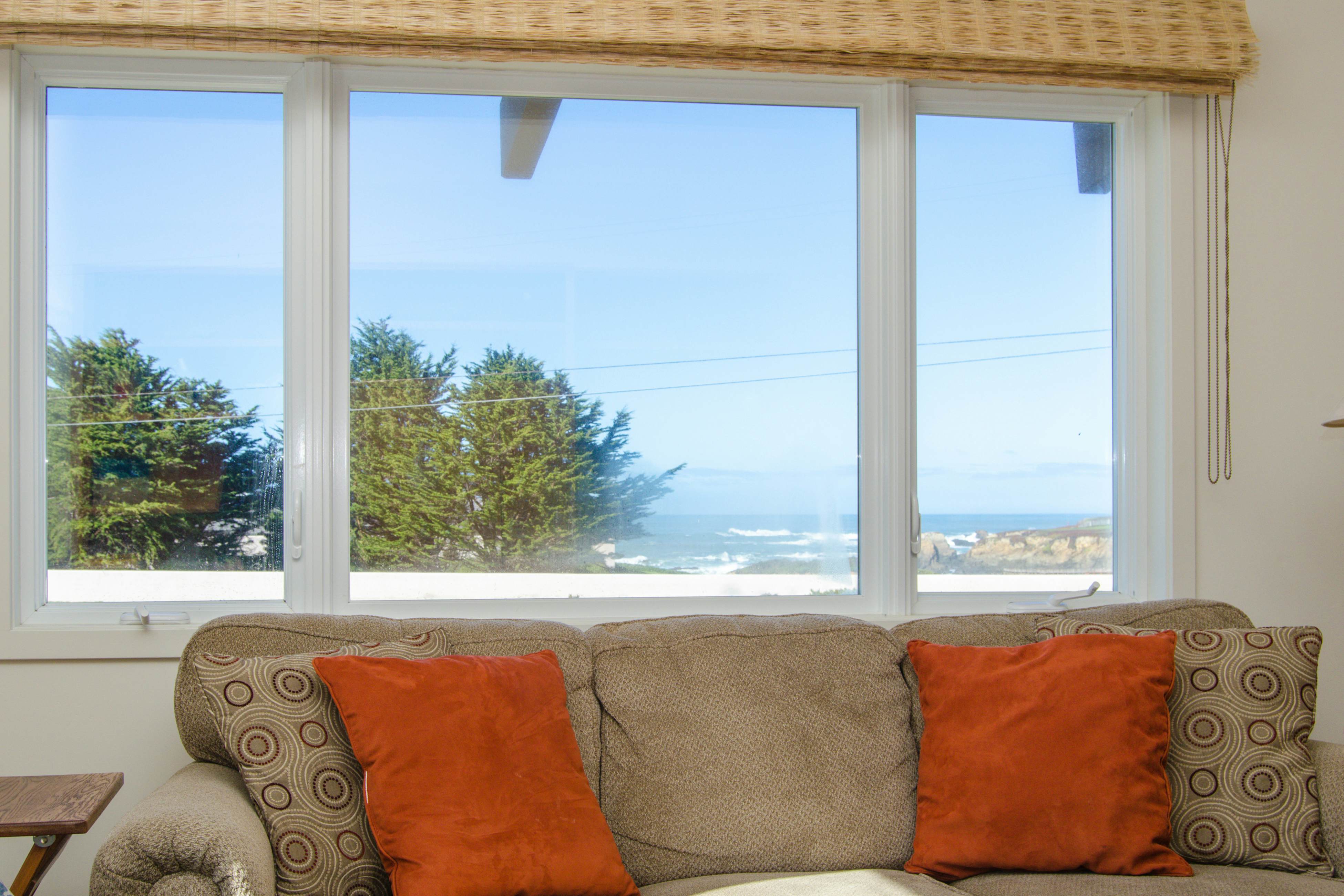 Coastal Bliss: Private Hot Tub, Ocean Views, Pets
