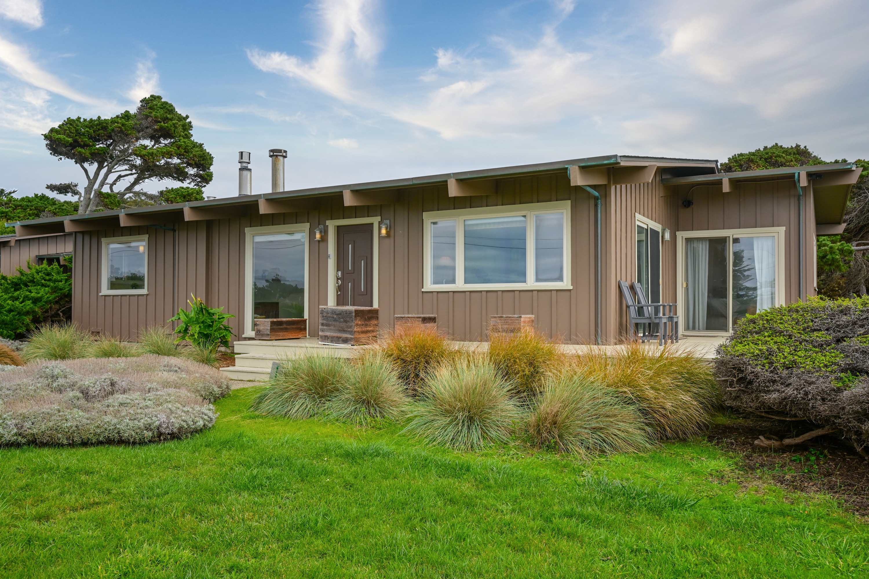 Coastal Bliss - Private Hot Tub, Ocean Views, Pets