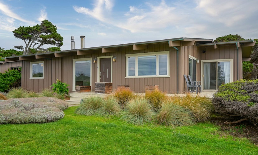 Coastal Bliss - Private Hot Tub, Ocean Views, Pets