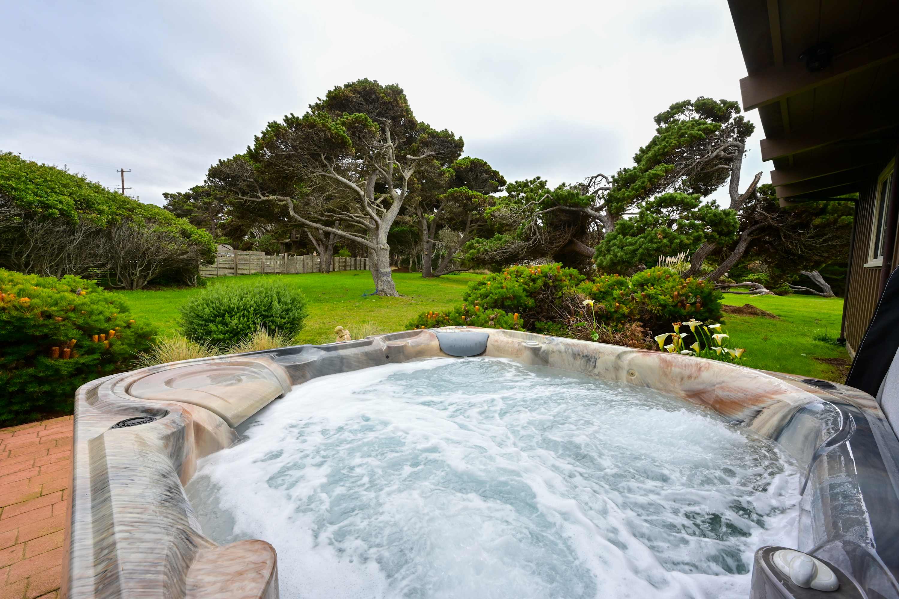 Coastal Bliss - Private Hot Tub, Ocean Views, Pets