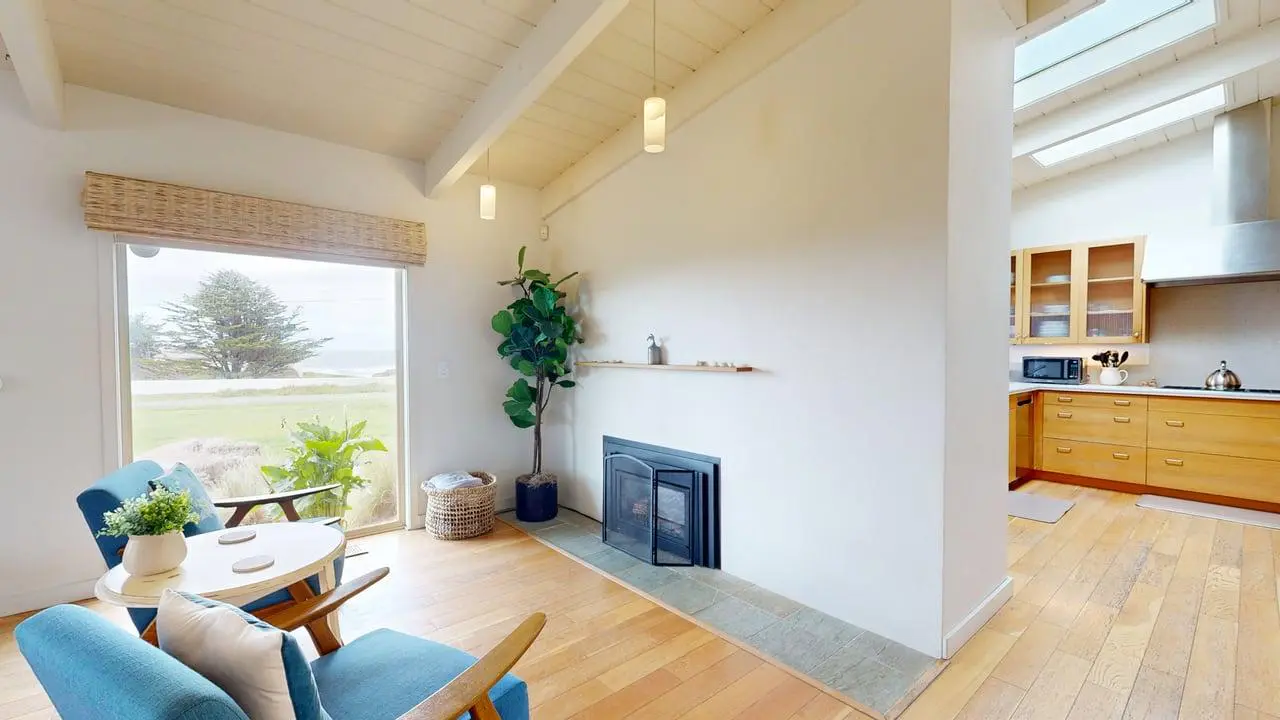 Coastal Bliss - Private Hot Tub, Ocean Views, Pets