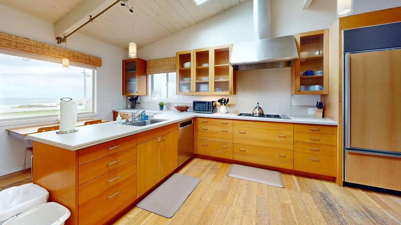 Coastal Bliss - Private Hot Tub, Ocean Views, Pets