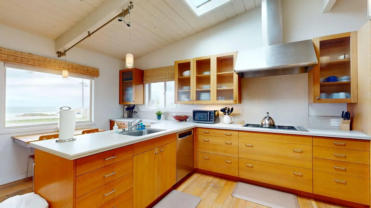 Coastal Bliss - Private Hot Tub, Ocean Views, Pets