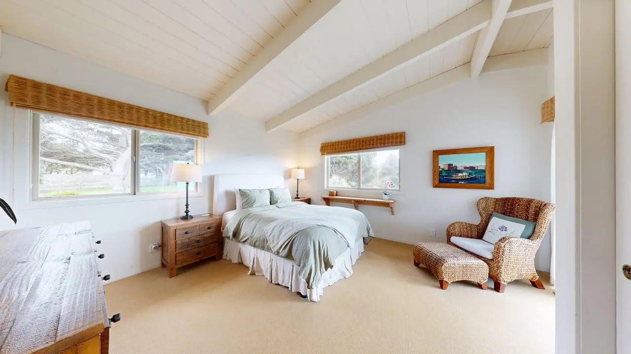 Coastal Bliss - Private Hot Tub, Ocean Views, Pets
