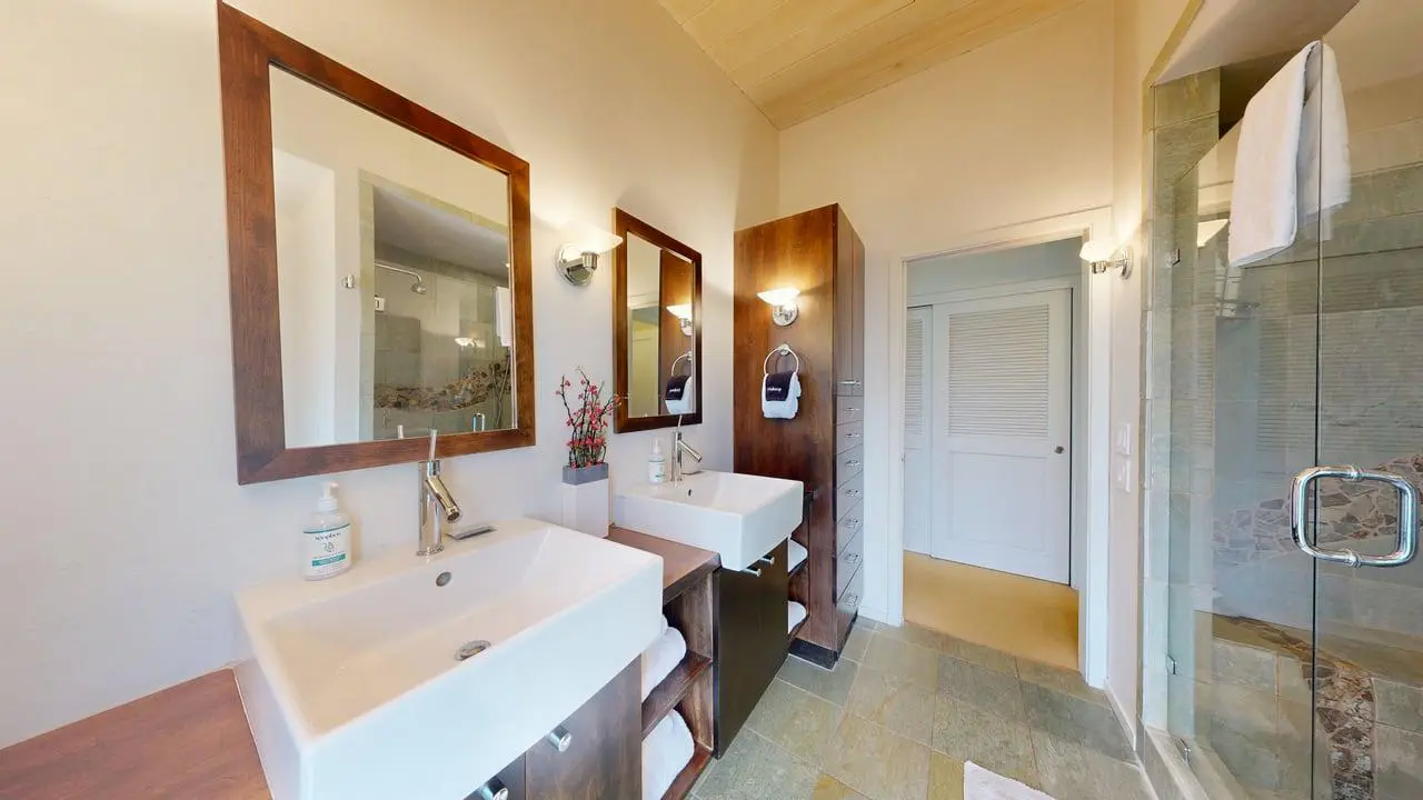 Coastal Bliss - Private Hot Tub, Ocean Views, Pets