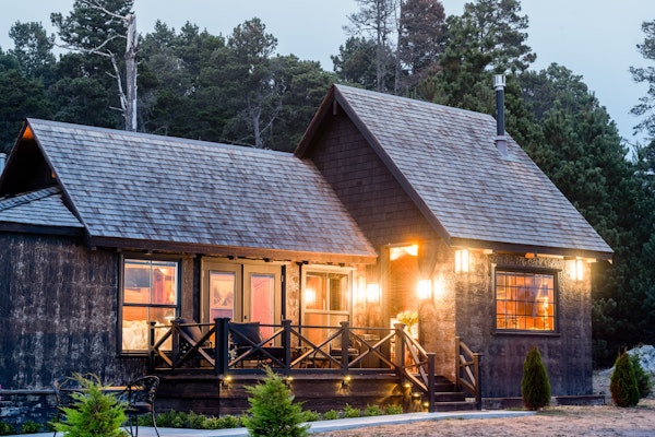 Cozy Oceanfront European Cottage-Deck & Fire Pit