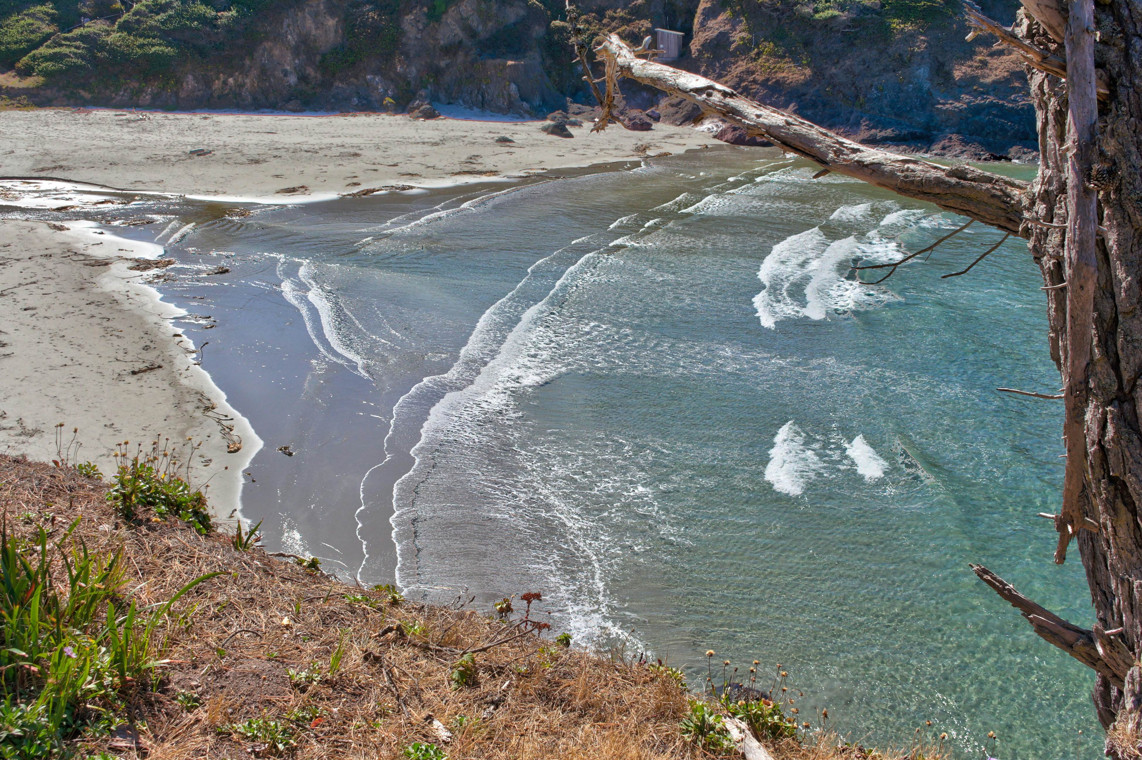 Cozy Oceanfront European Cottage-Deck & Fire Pit