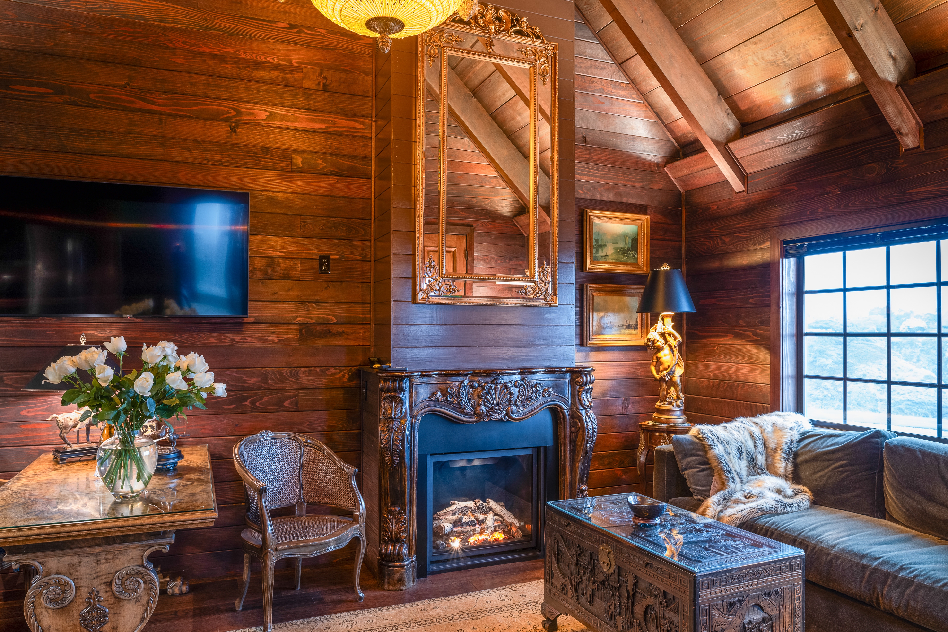 Cozy Oceanfront European Cottage-Deck & Fire Pit