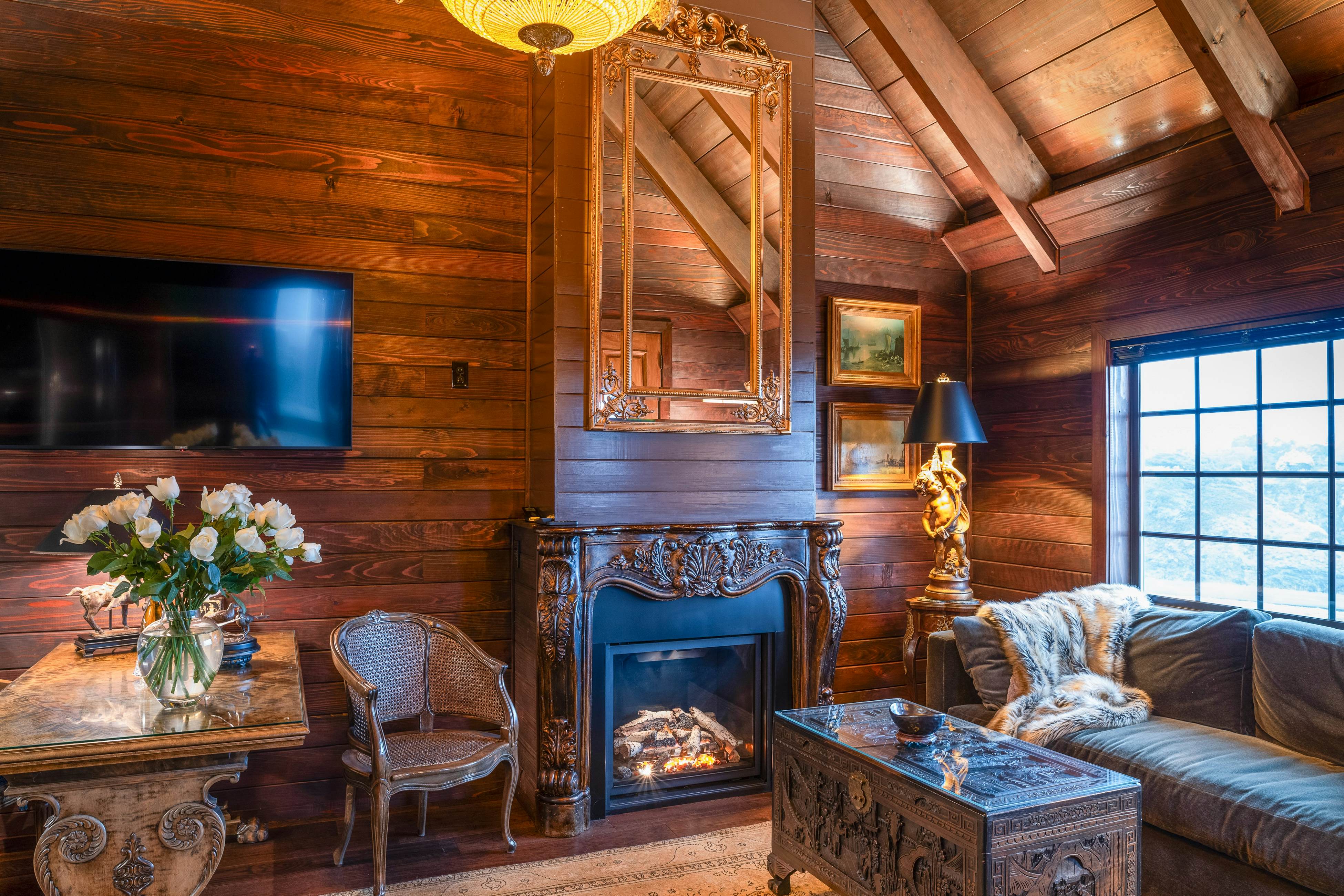 Cozy Oceanfront European Cottage-Deck & Fire Pit