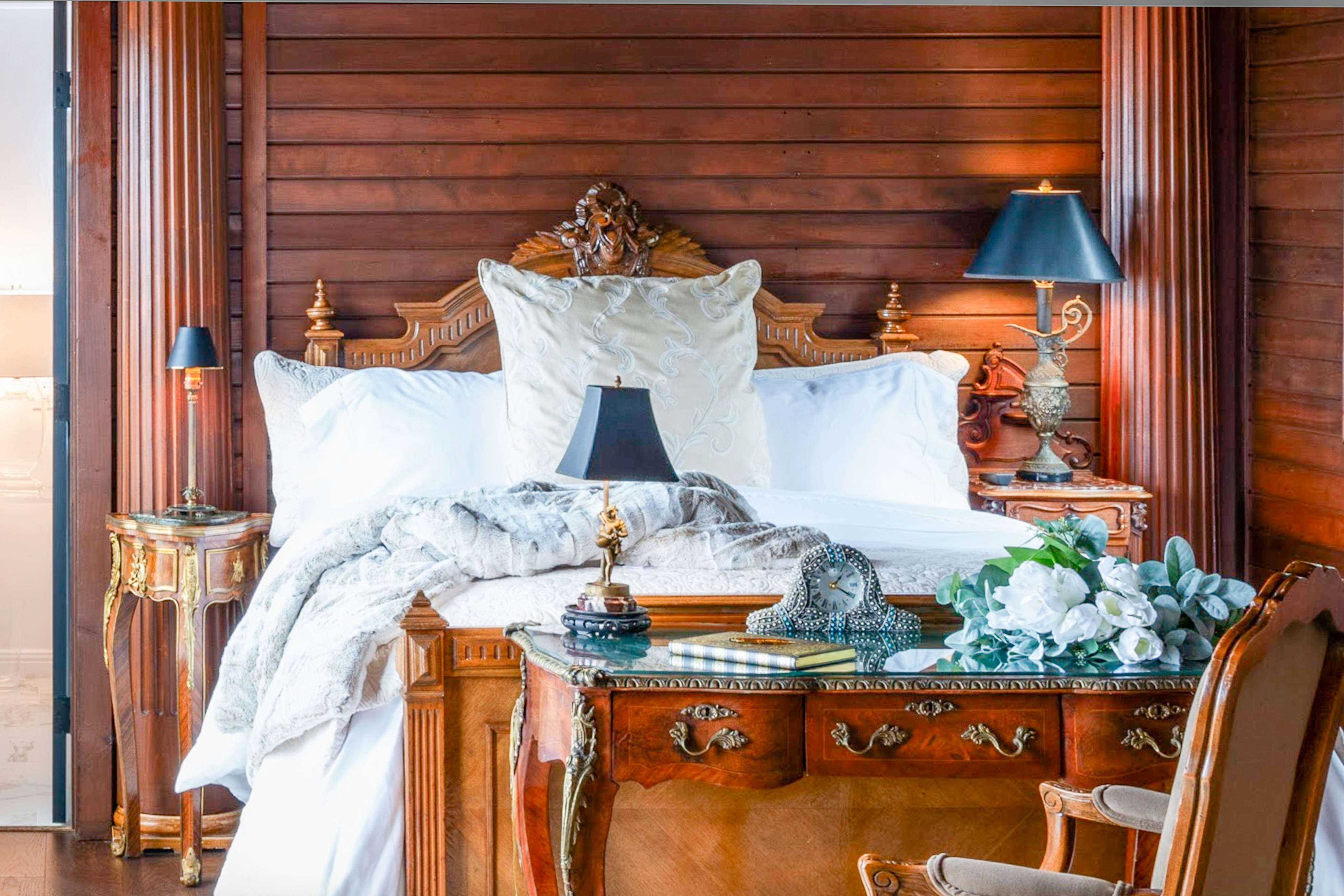 Cozy Oceanfront European Cottage-Deck & Fire Pit